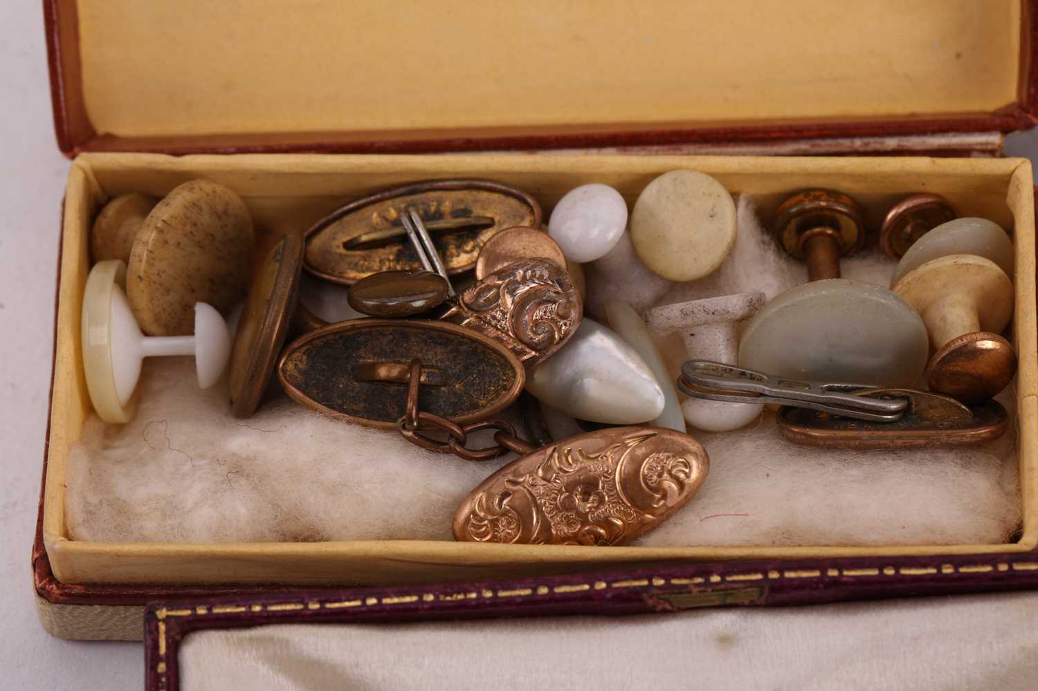 A group of miscellaneous jewellery items including a pair of 9 carat gold cufflinks; the octagonal - Image 9 of 14