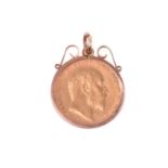 An Edward VII full sovereign, 1905, obverse with head to the right, mounted as a pendant.