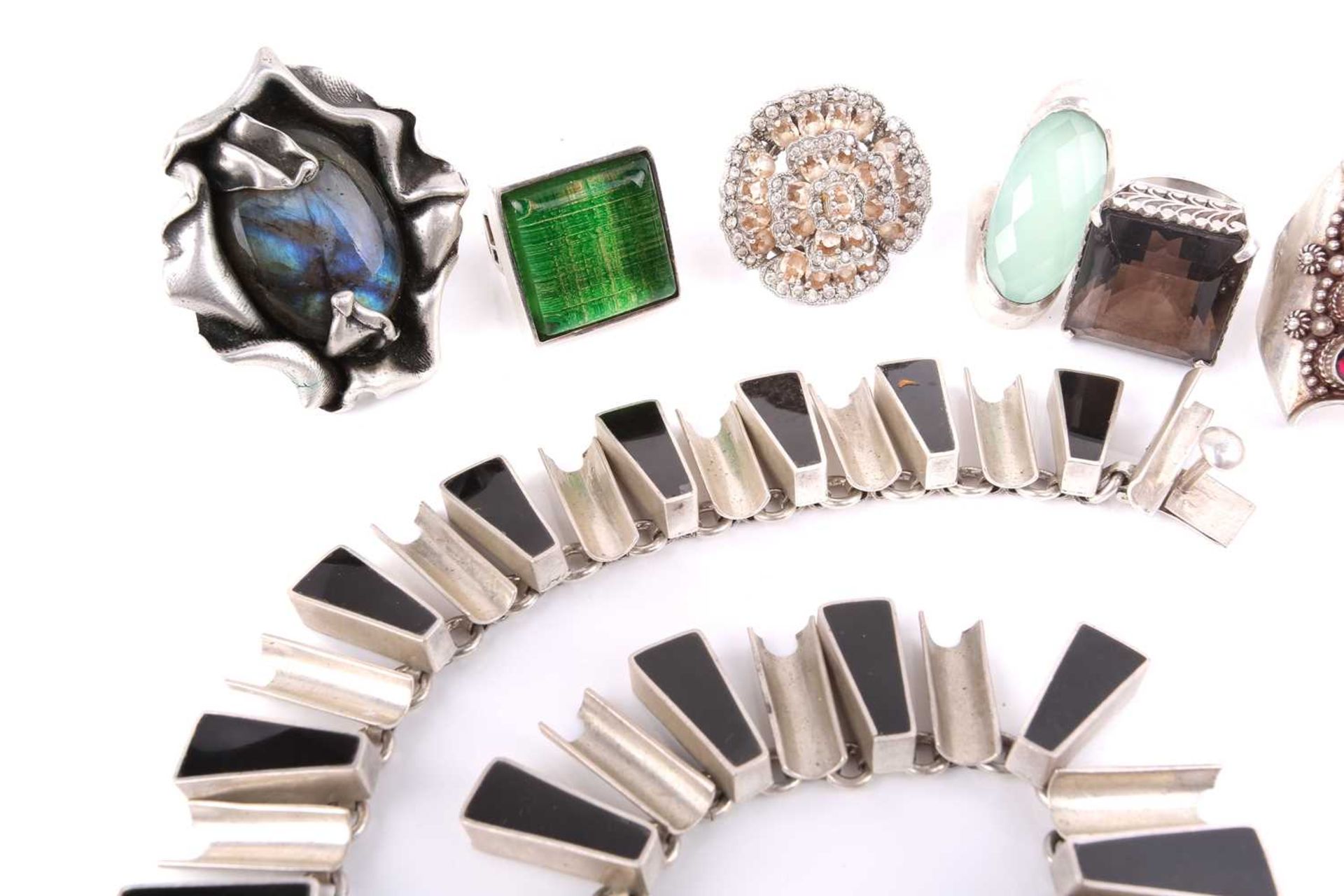 A quantity of white metal jewellery, including a large naturalistic labradorite necklace and ring, a - Image 2 of 7