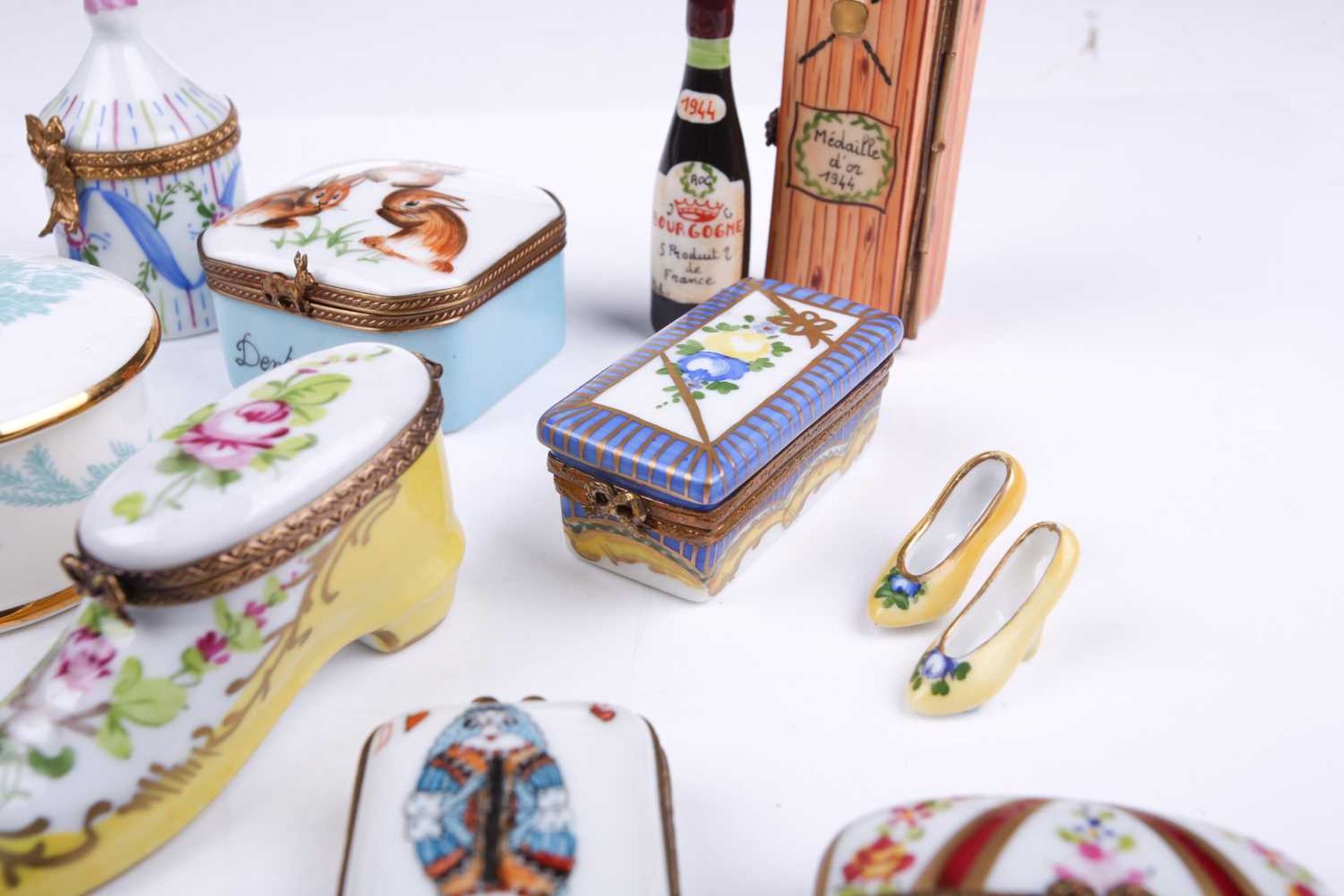A small collection of Limoges porcelain novelty trinket and pill boxes including boot form box - Image 13 of 13