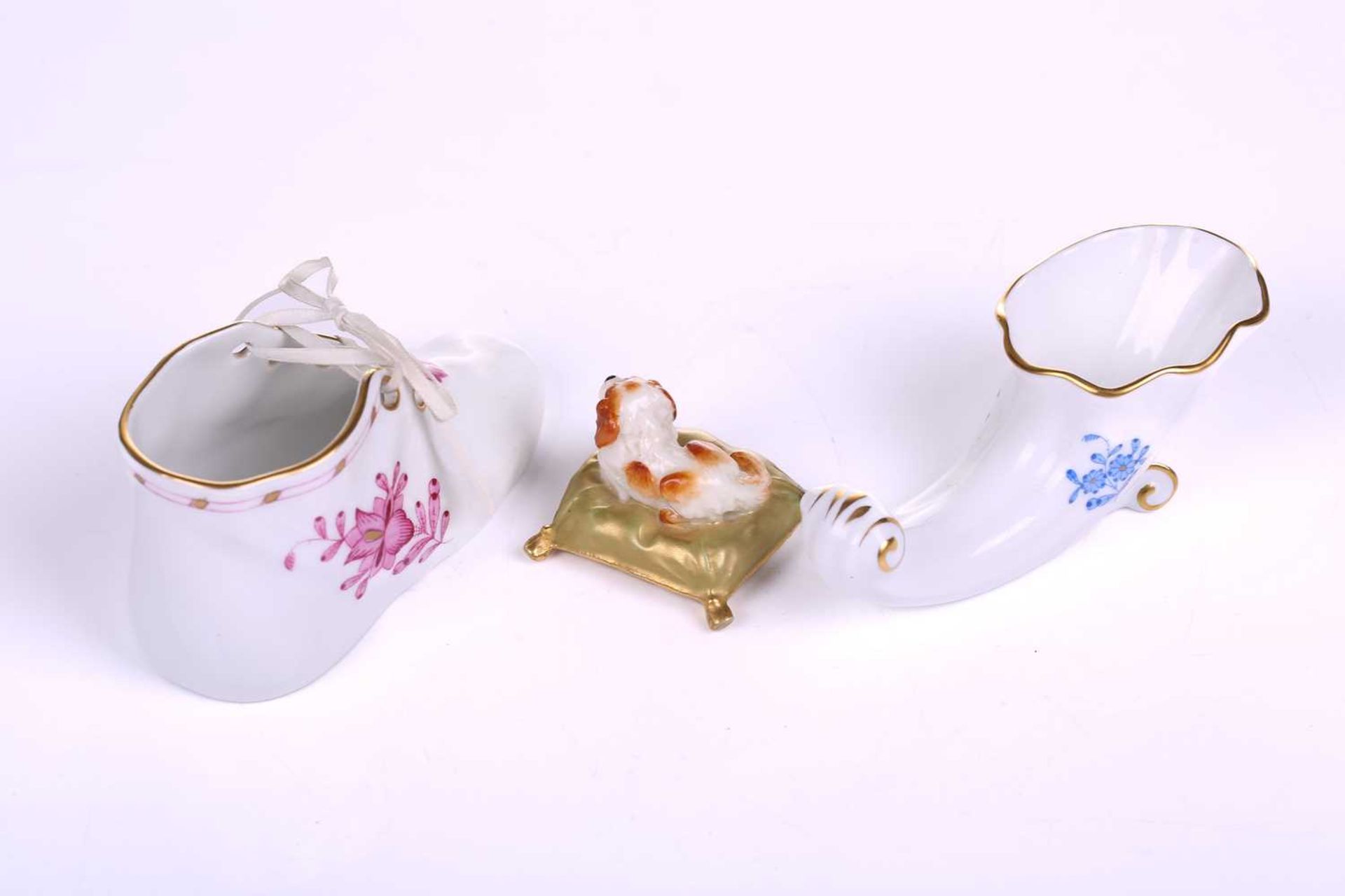 A collection of Herend porcelain items, to include a gilt-decorated pot pourri, 13 cm high, together - Image 13 of 18