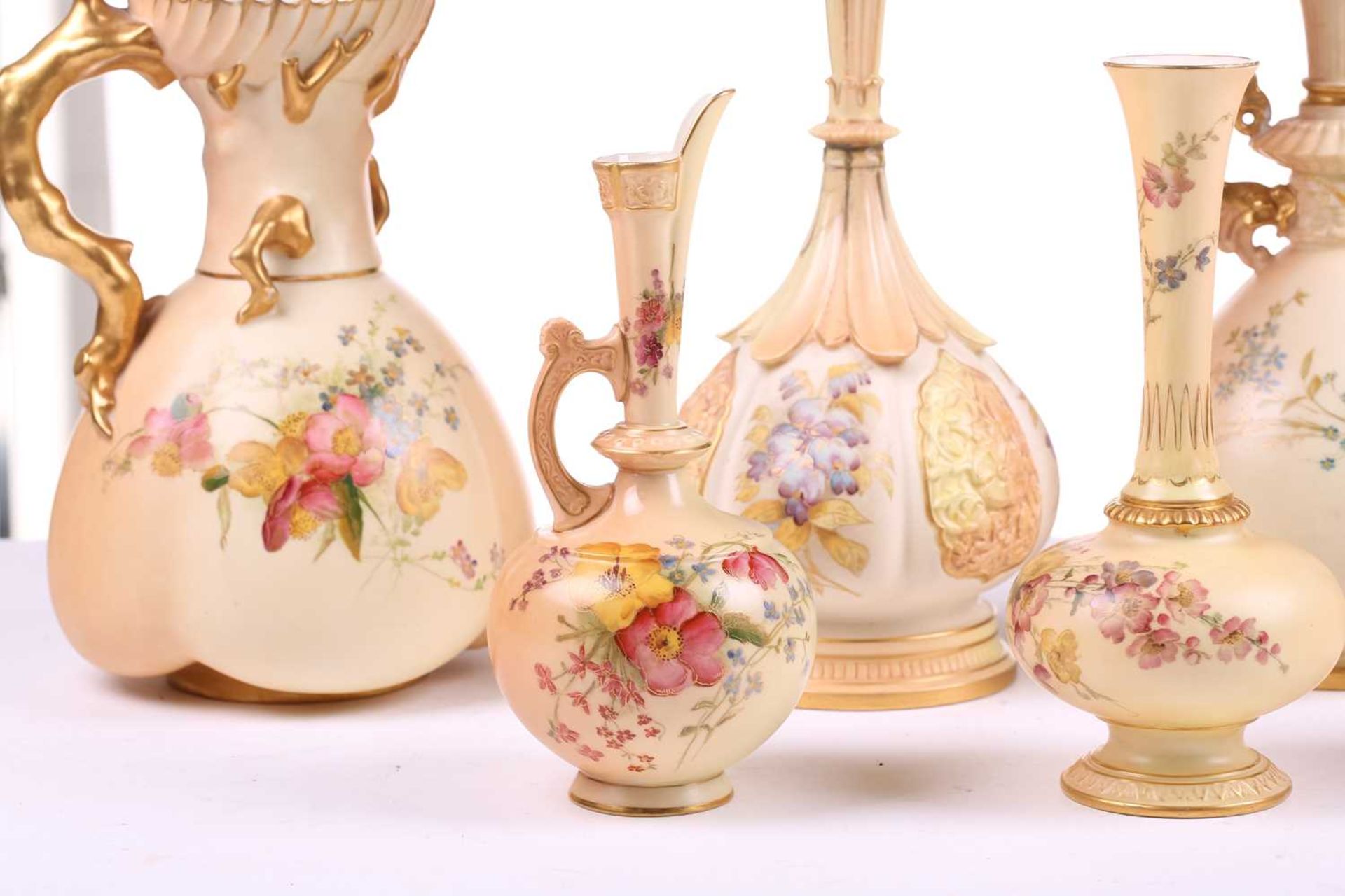 A collection of early 20th century Royal Worcester blush ivory ceramics, each with floral - Image 16 of 31