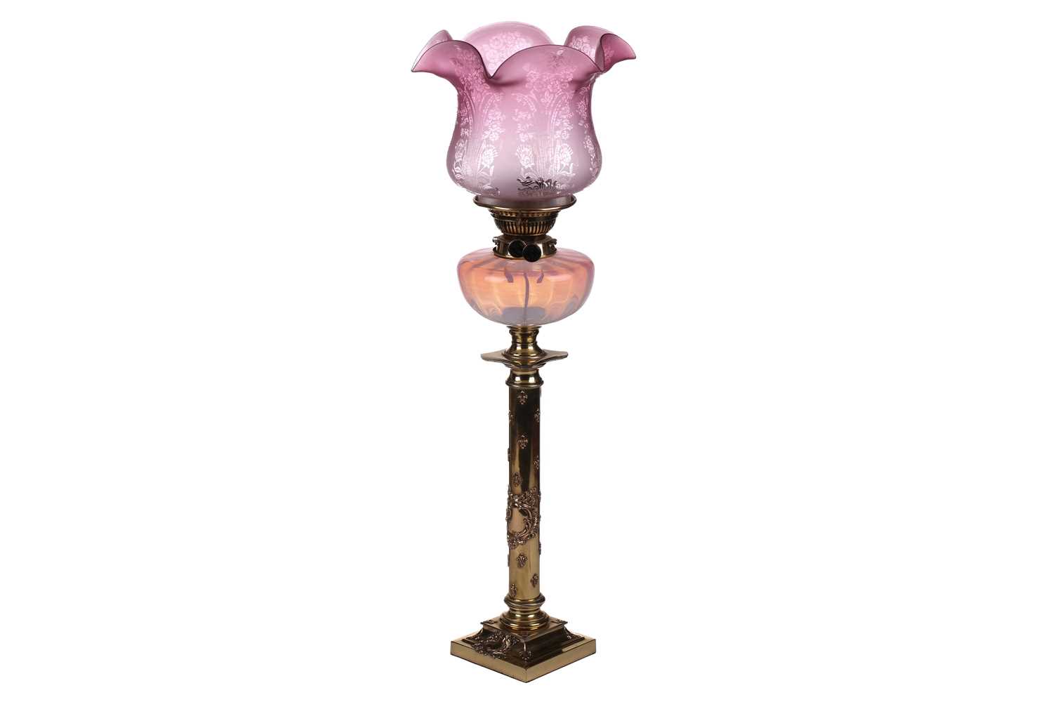 A Victorian brass oil lamp with vaseline and cranberry glass reservoir and diffuser (now fitted - Image 6 of 15