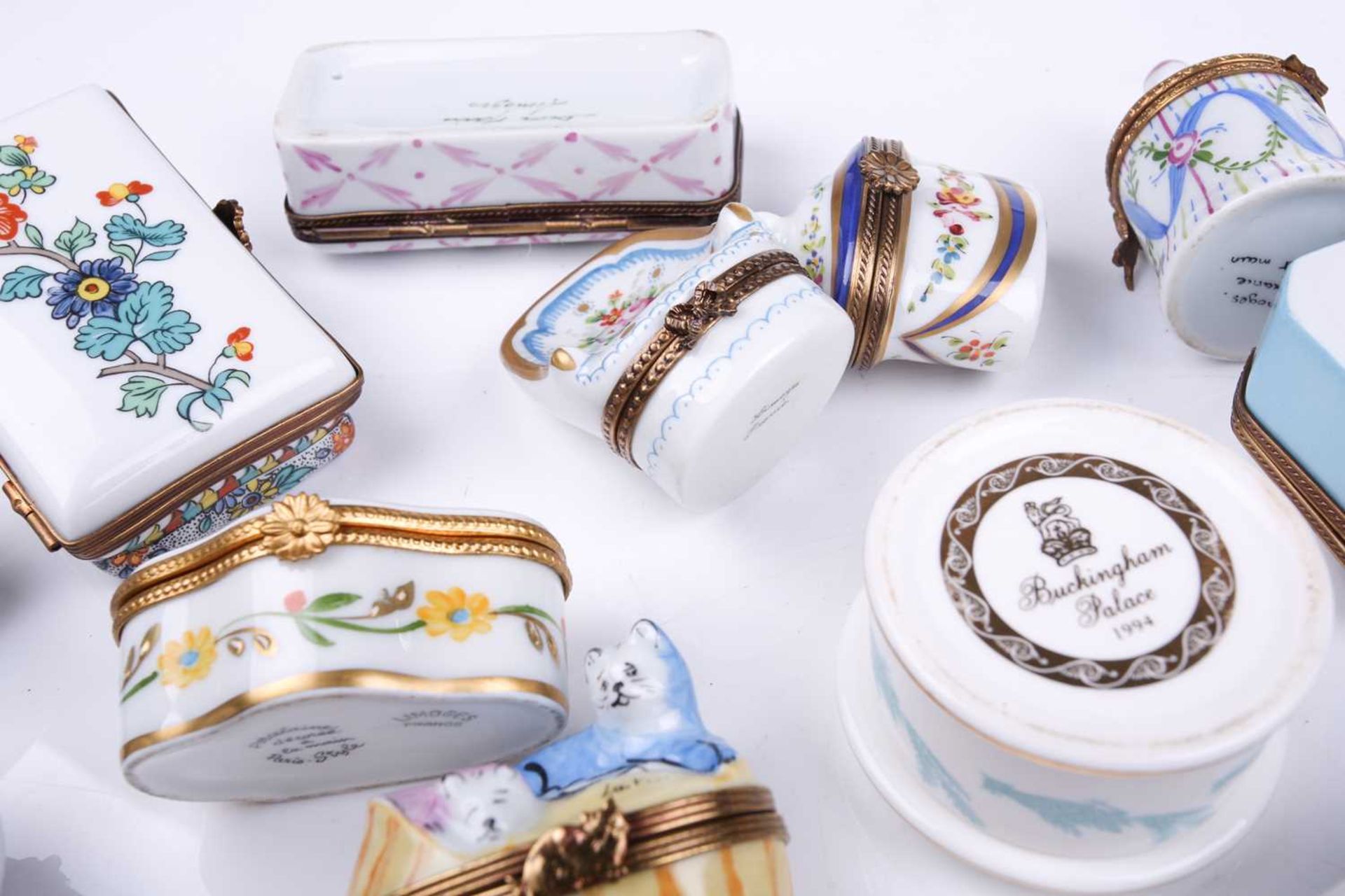 A small collection of Limoges porcelain novelty trinket and pill boxes including boot form box - Image 6 of 13