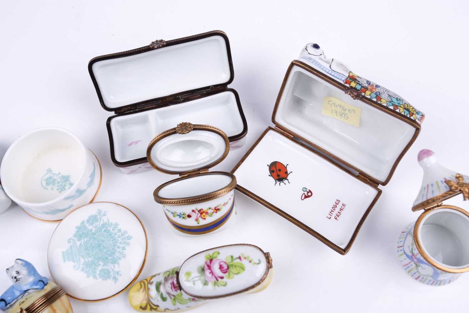 A small collection of Limoges porcelain novelty trinket and pill boxes including boot form box - Image 12 of 13