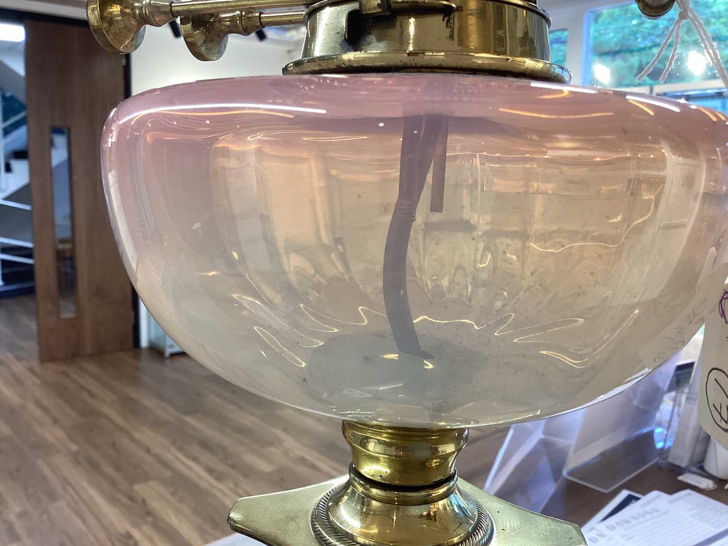 A Victorian brass oil lamp with vaseline and cranberry glass reservoir and diffuser (now fitted - Image 14 of 15
