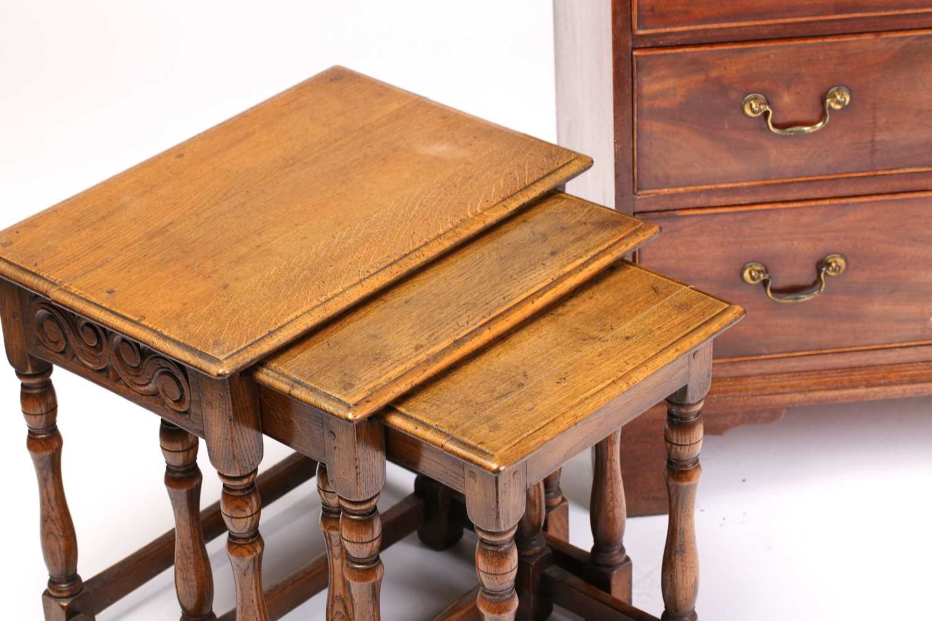 An early 19th-century mahogany and deal chest of four long drawers, 83 cm wide x 46 cm deep x 83 - Image 5 of 7