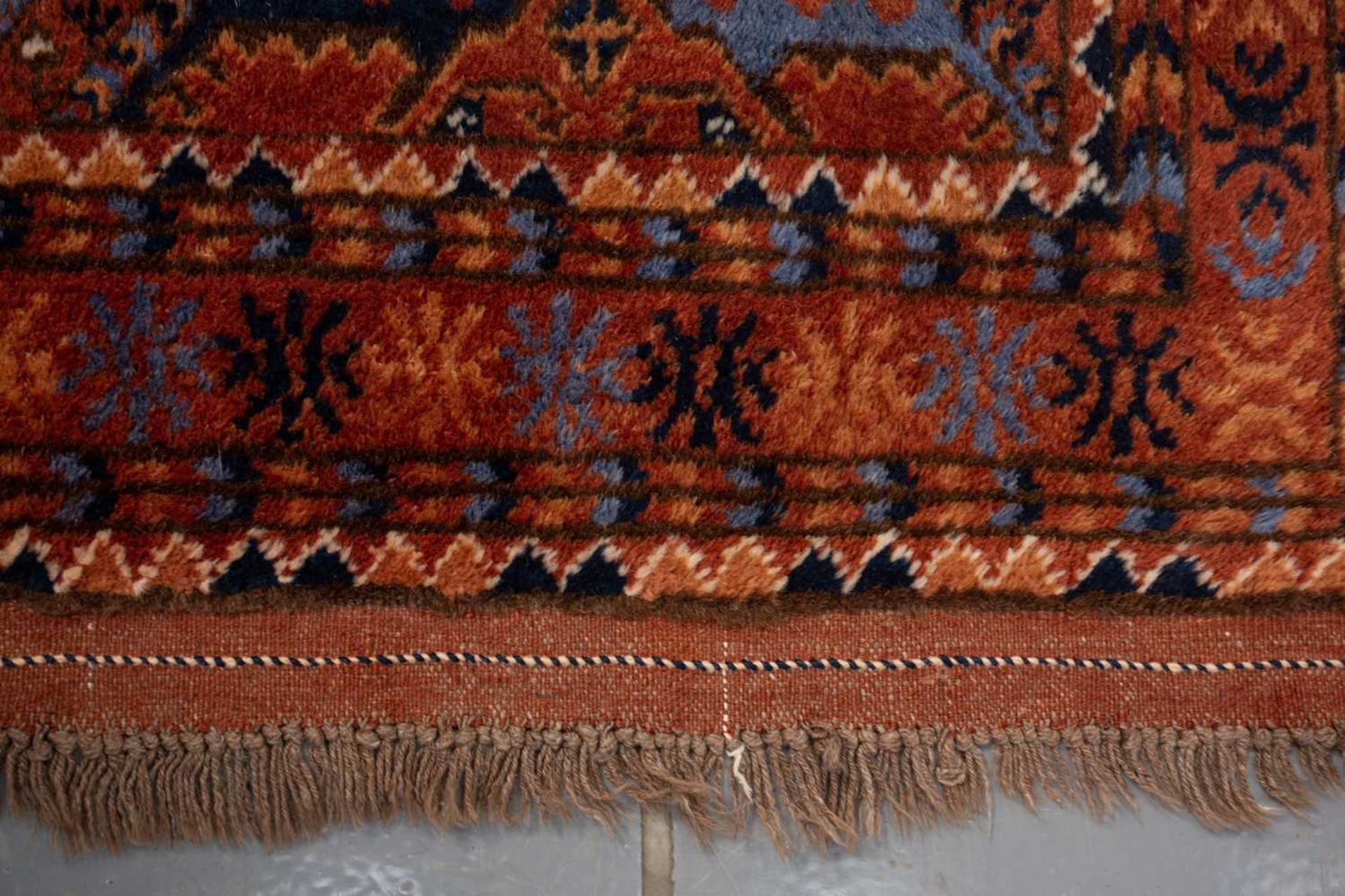 A large brick red/brown ground Qashqai rug with blue St. Andrew's cross filled diamond pattern - Image 8 of 8