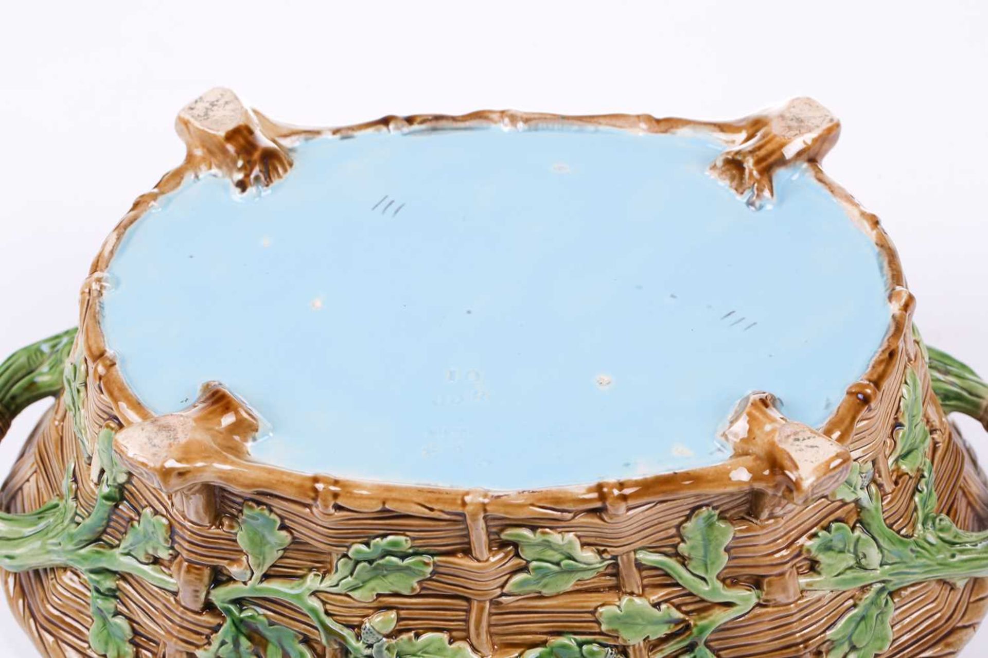 A Minton Majolica pattern 668 game pie dish, liner and cover bearing the date cypher for 1868, the - Bild 19 aus 20