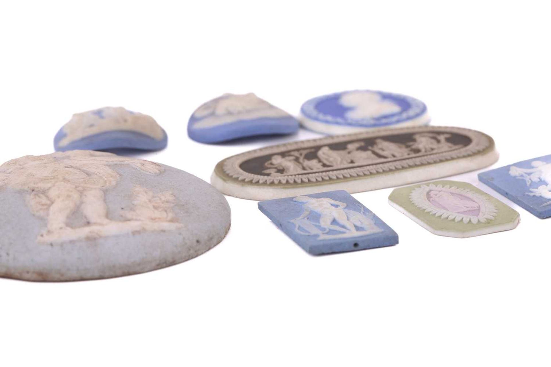 A collection of eight miniature Wedgwood jasperware tablets, mid-18th century and later, the largest - Bild 2 aus 7