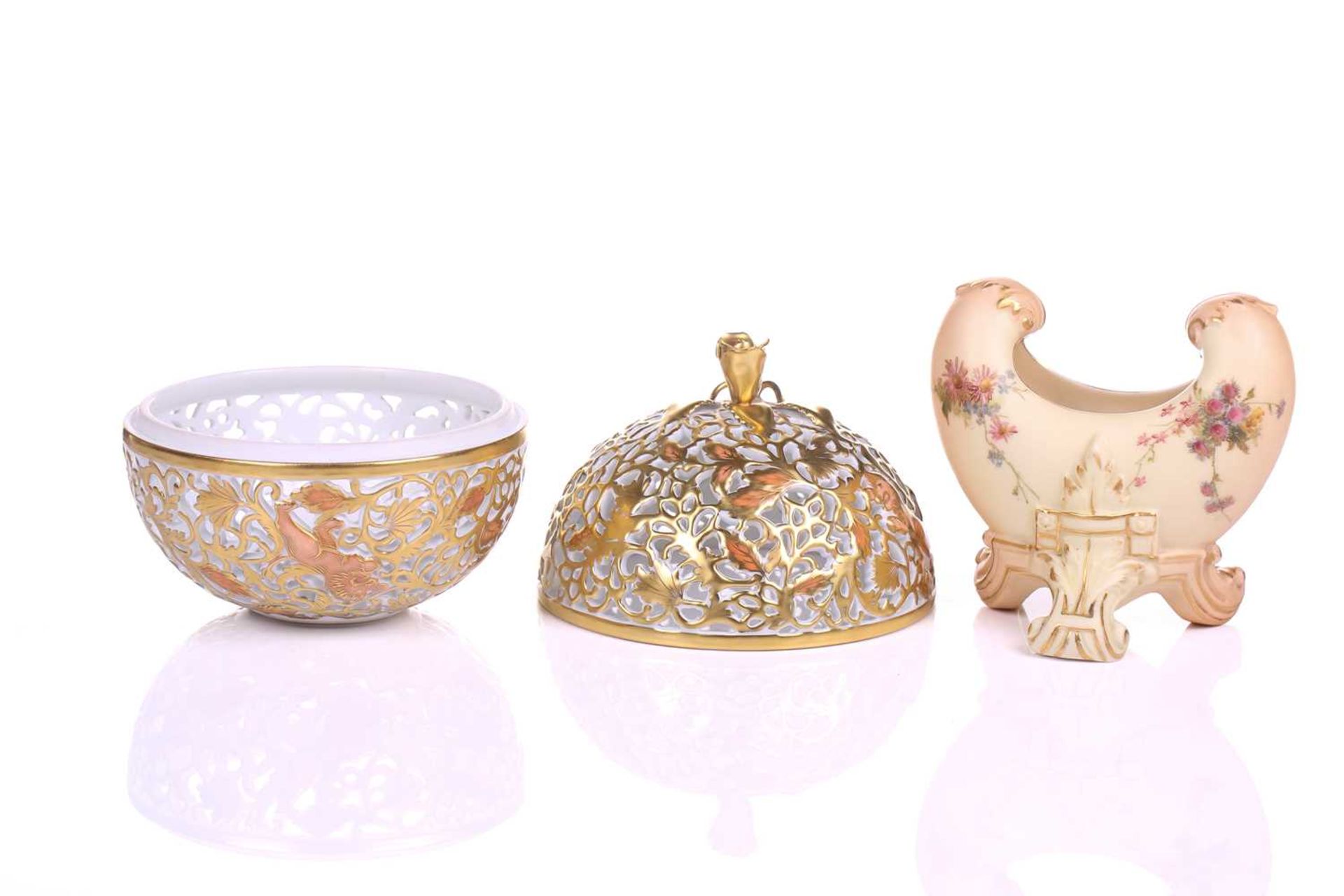 A collection of Herend porcelain items, to include a gilt-decorated pot pourri, 13 cm high, together - Image 14 of 18