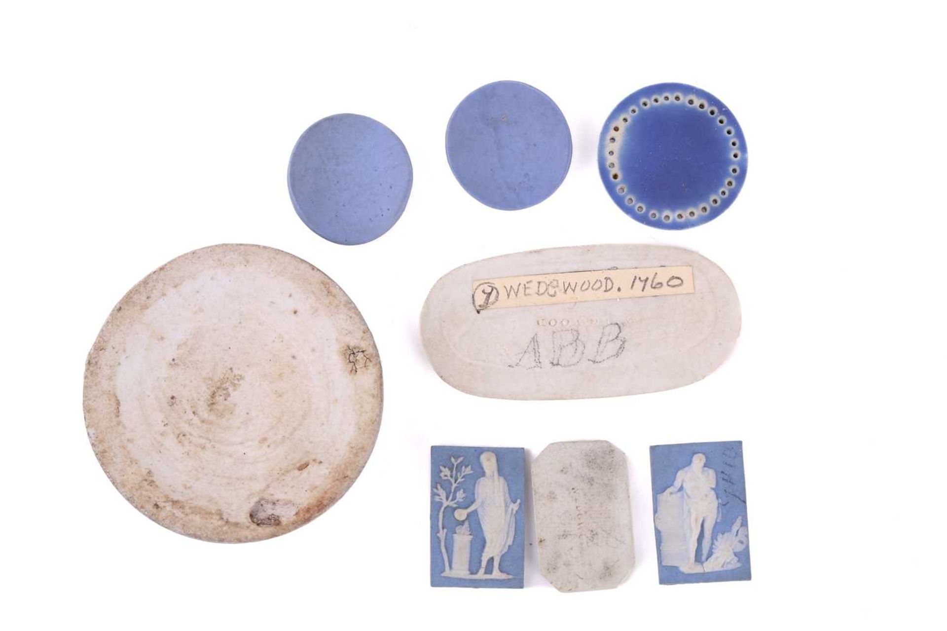 A collection of eight miniature Wedgwood jasperware tablets, mid-18th century and later, the largest - Bild 3 aus 7
