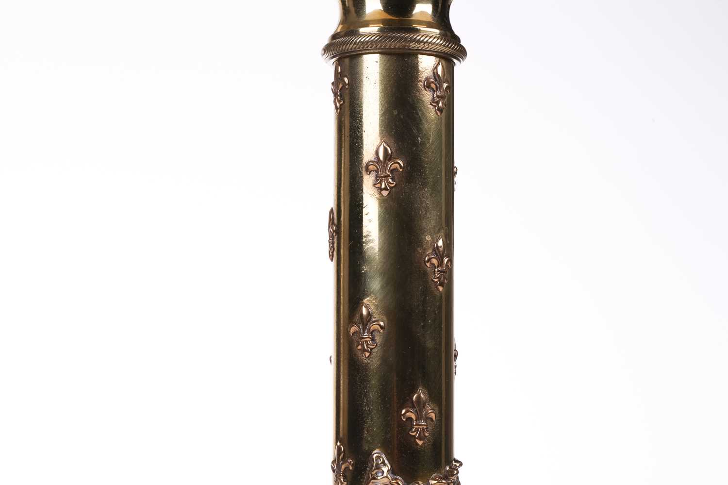 A Victorian brass oil lamp with vaseline and cranberry glass reservoir and diffuser (now fitted - Image 2 of 15
