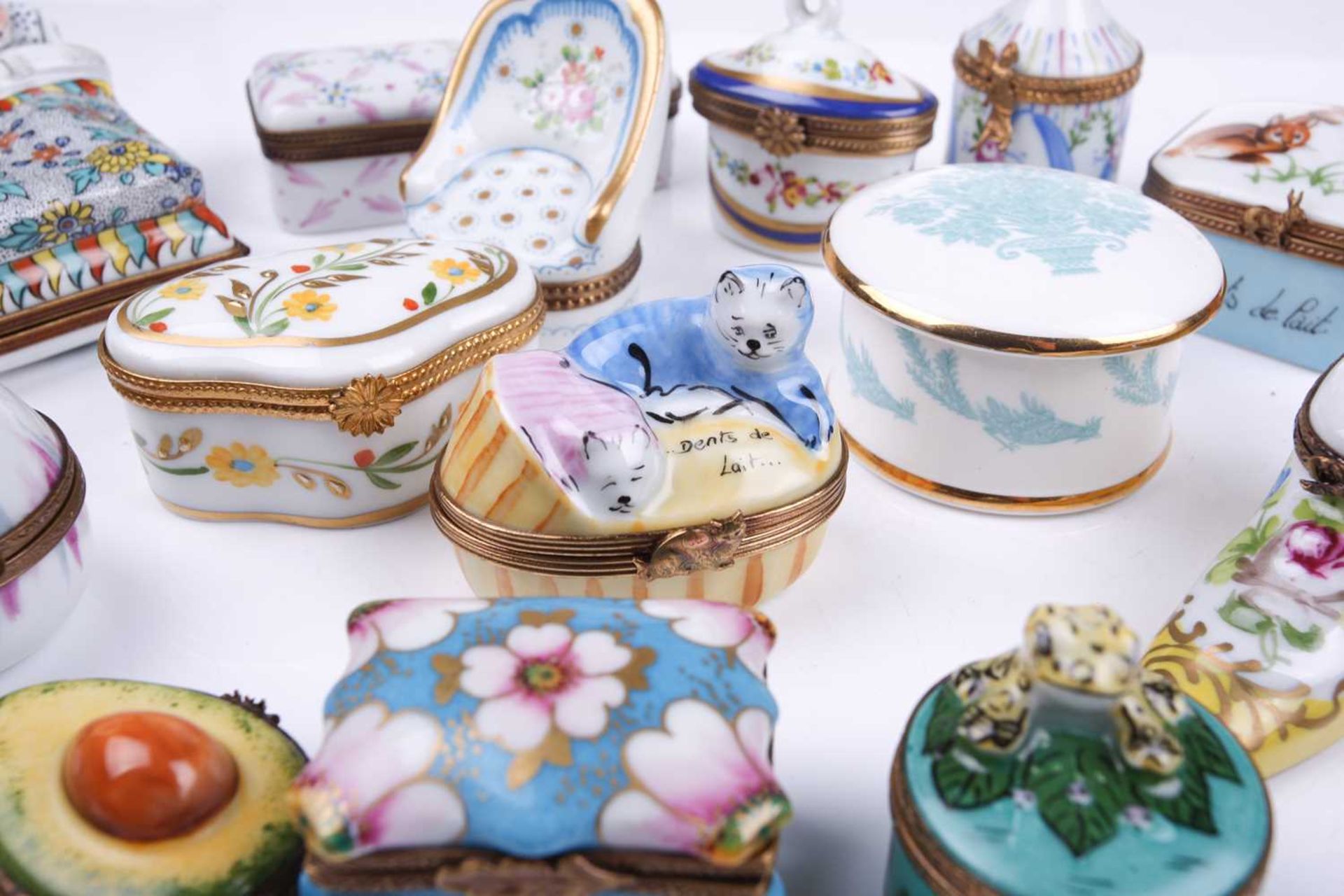A small collection of Limoges porcelain novelty trinket and pill boxes including boot form box - Image 8 of 13