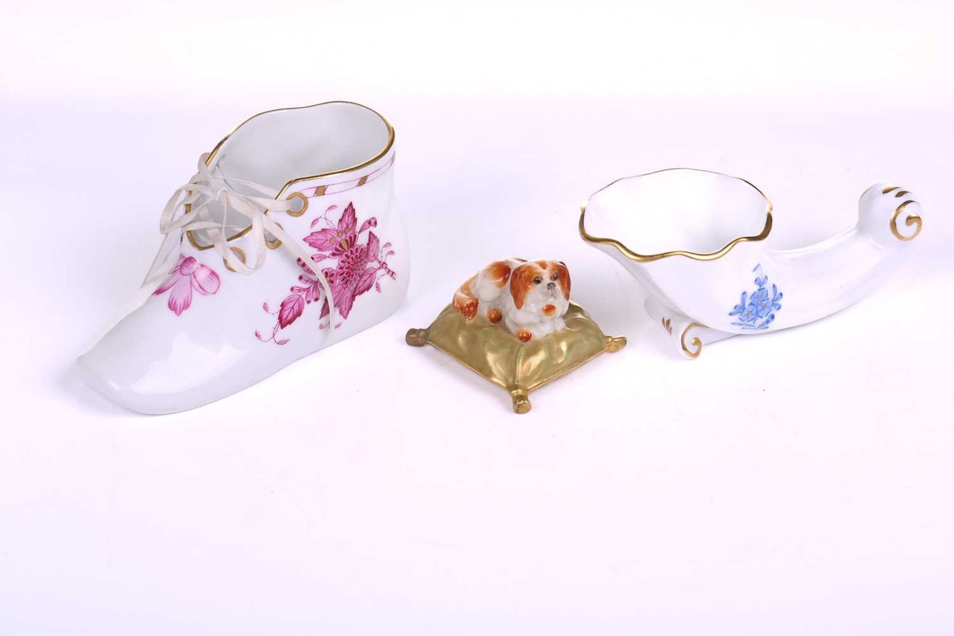 A collection of Herend porcelain items, to include a gilt-decorated pot pourri, 13 cm high, together - Image 11 of 18