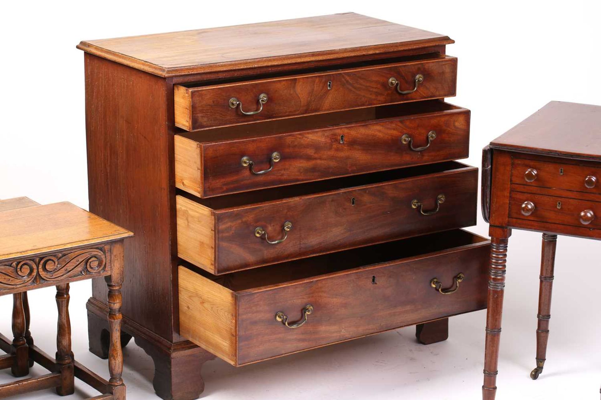 An early 19th-century mahogany and deal chest of four long drawers, 83 cm wide x 46 cm deep x 83 - Image 3 of 7