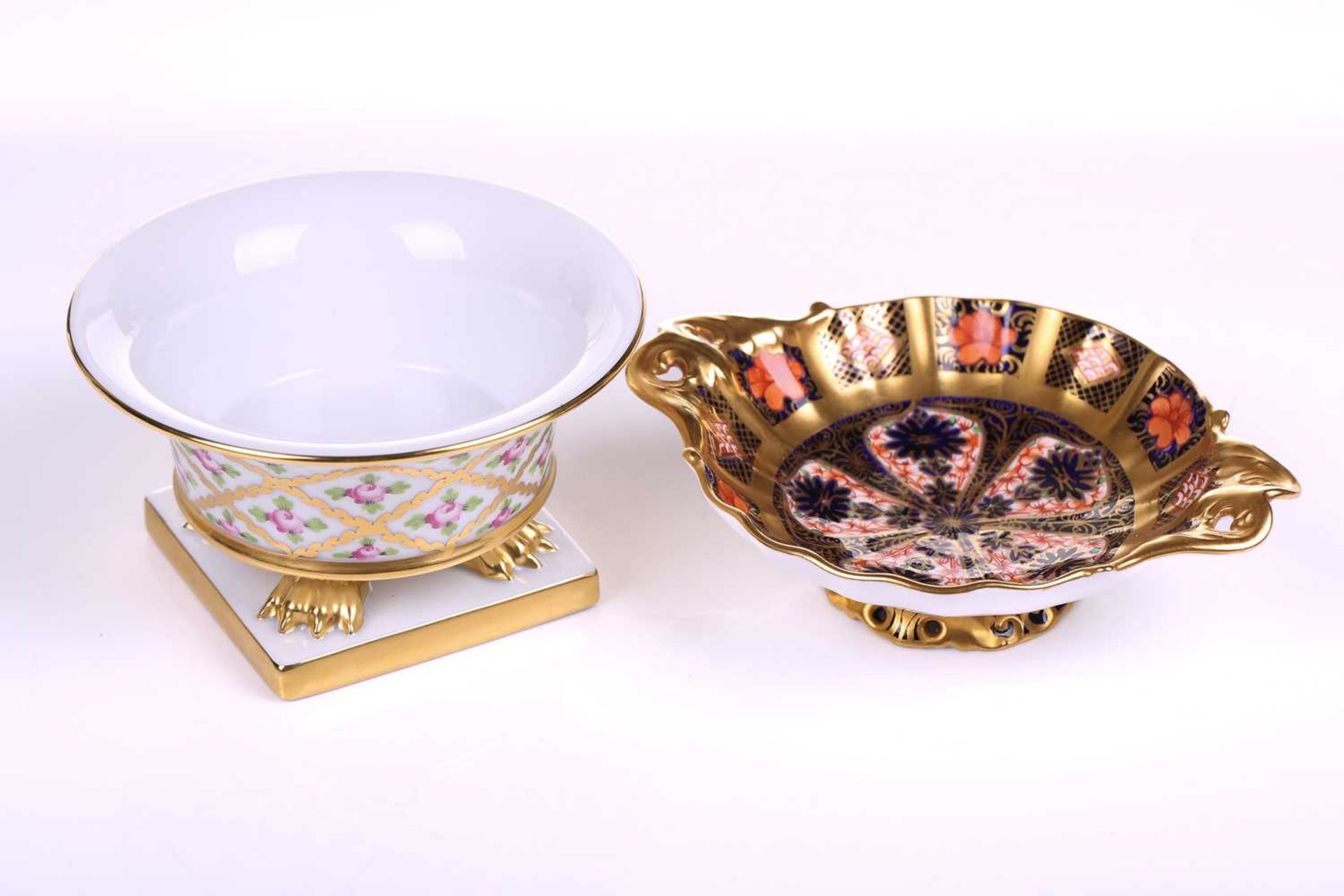 A collection of Herend porcelain items, to include a gilt-decorated pot pourri, 13 cm high, together - Image 8 of 18