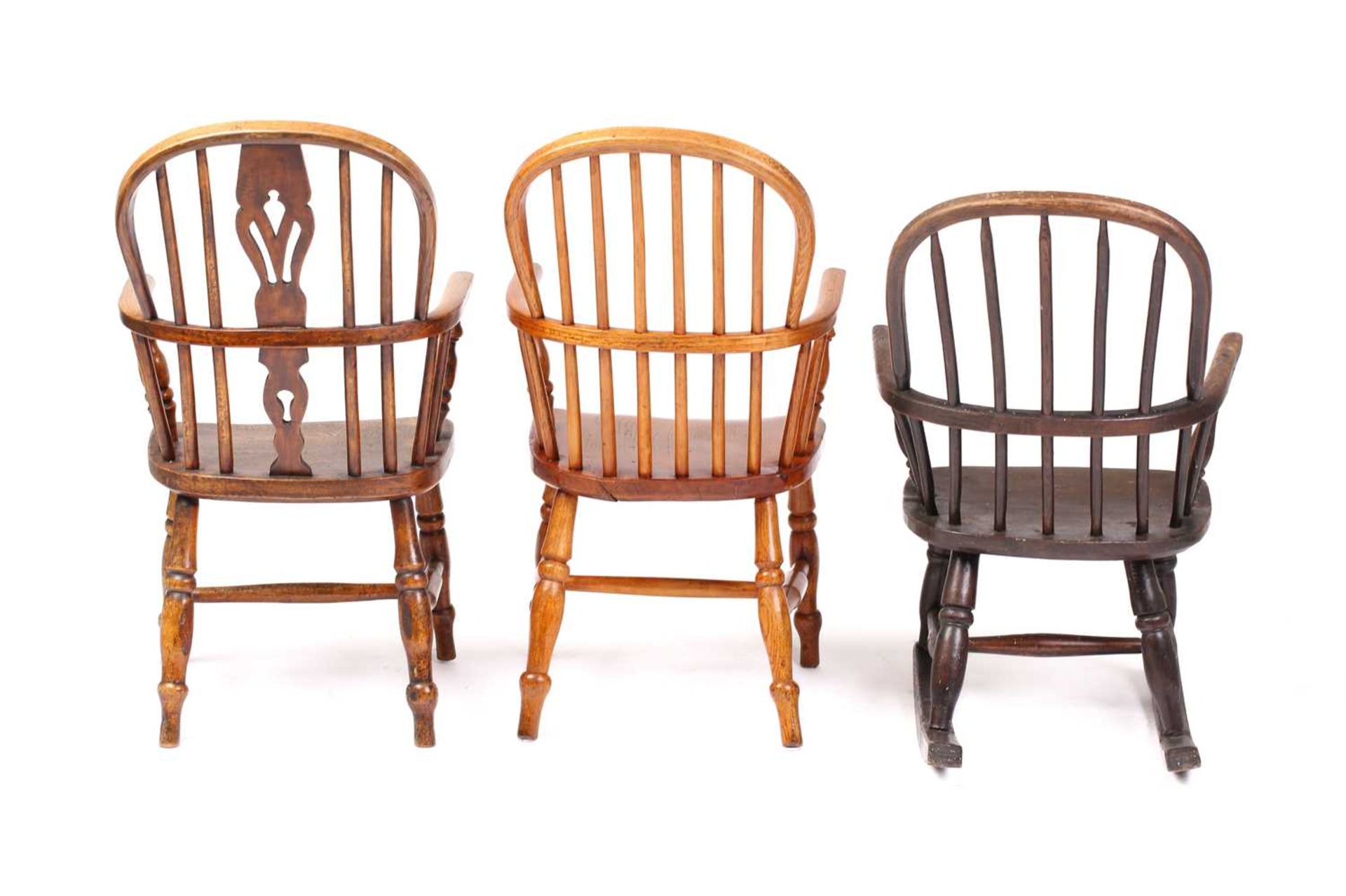 A late 19th century Elm and Ash "Bullrush Backed" child/'s Windsor armchair, 44 cm wide x 42 cm deep - Image 5 of 5