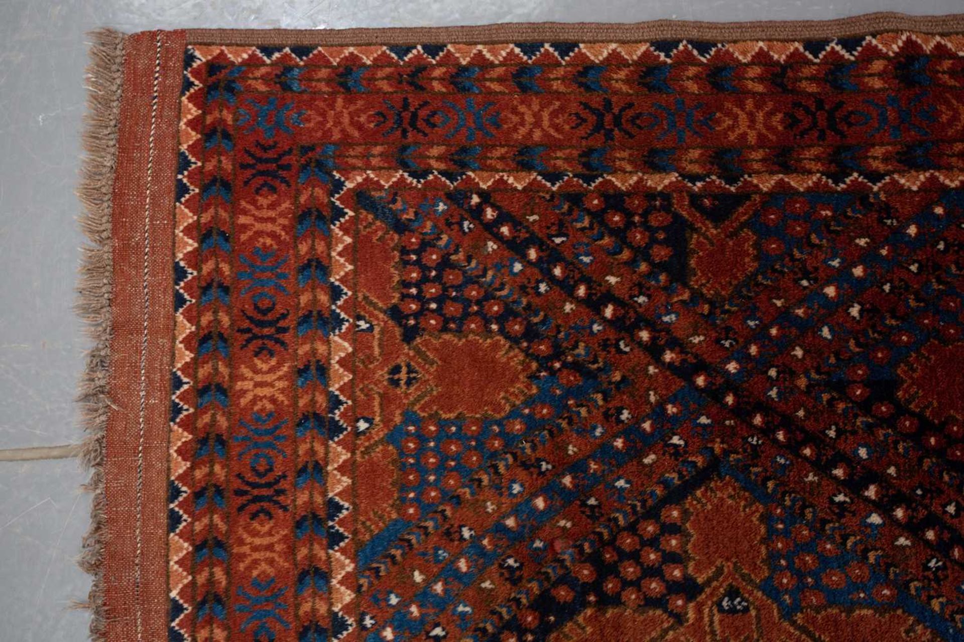 A large brick red/brown ground Qashqai rug with blue St. Andrew's cross filled diamond pattern - Image 3 of 8