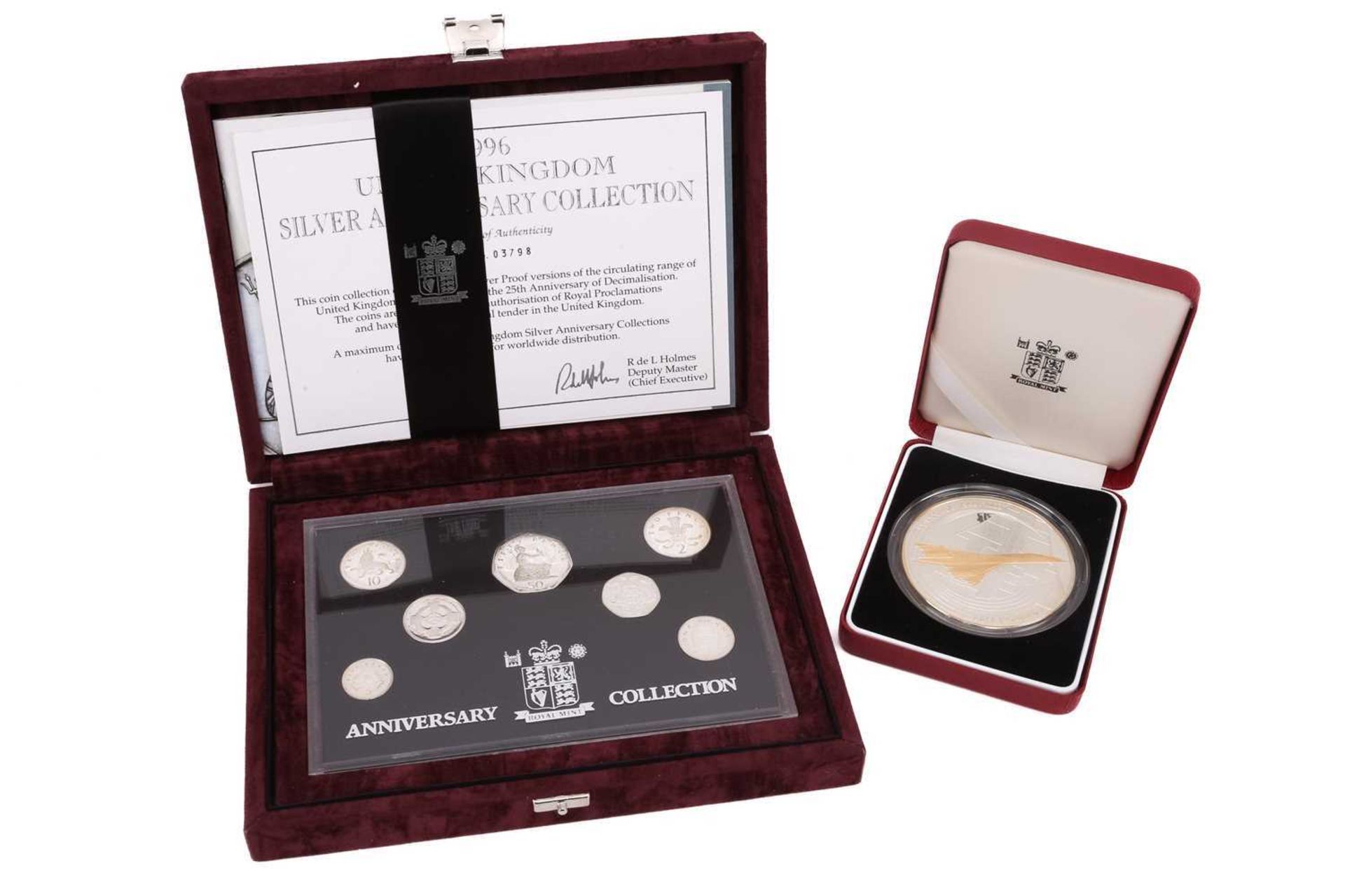 A cased set of eight proof silver encapsulated crown pieces, to commemorate Queen Elizabeth II - Image 8 of 15