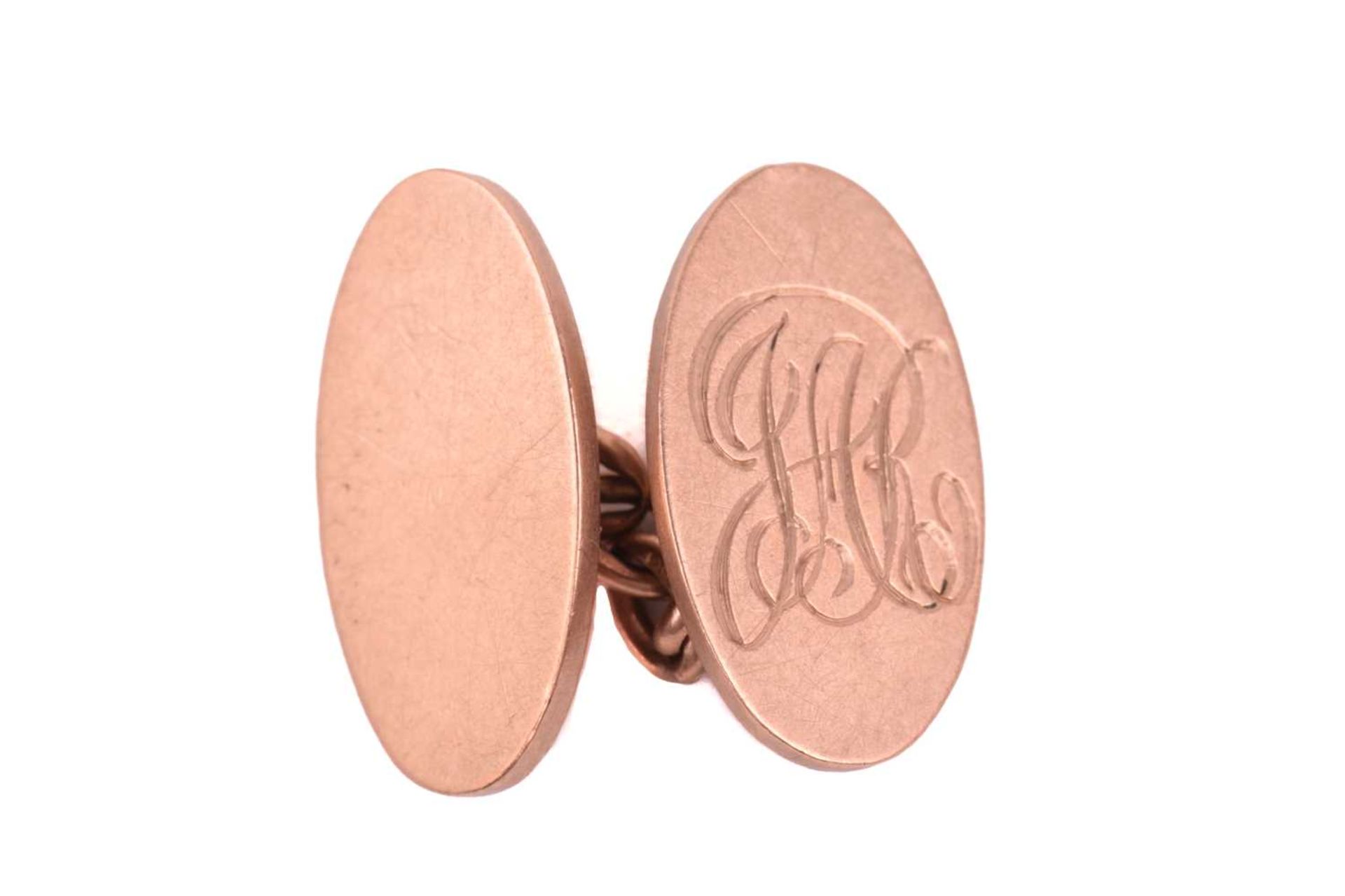 Two pairs of 9ct gold oval chain cufflinks; one pair with monogrammed panels and in rose gold, - Image 3 of 5
