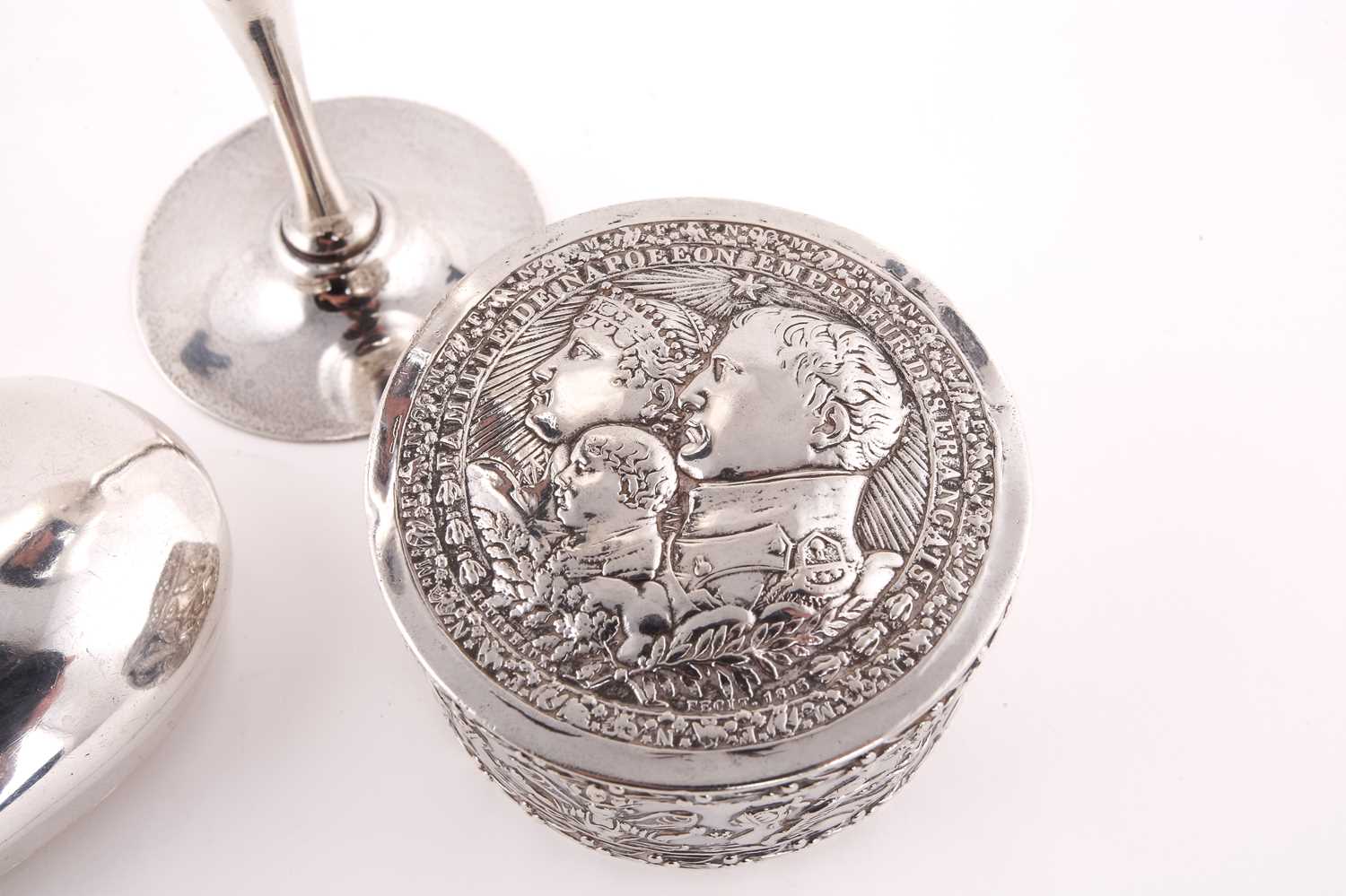 A silver goblet by Mappin and Webb, together with a silver oval snuff box engraved with a crest, - Image 4 of 6