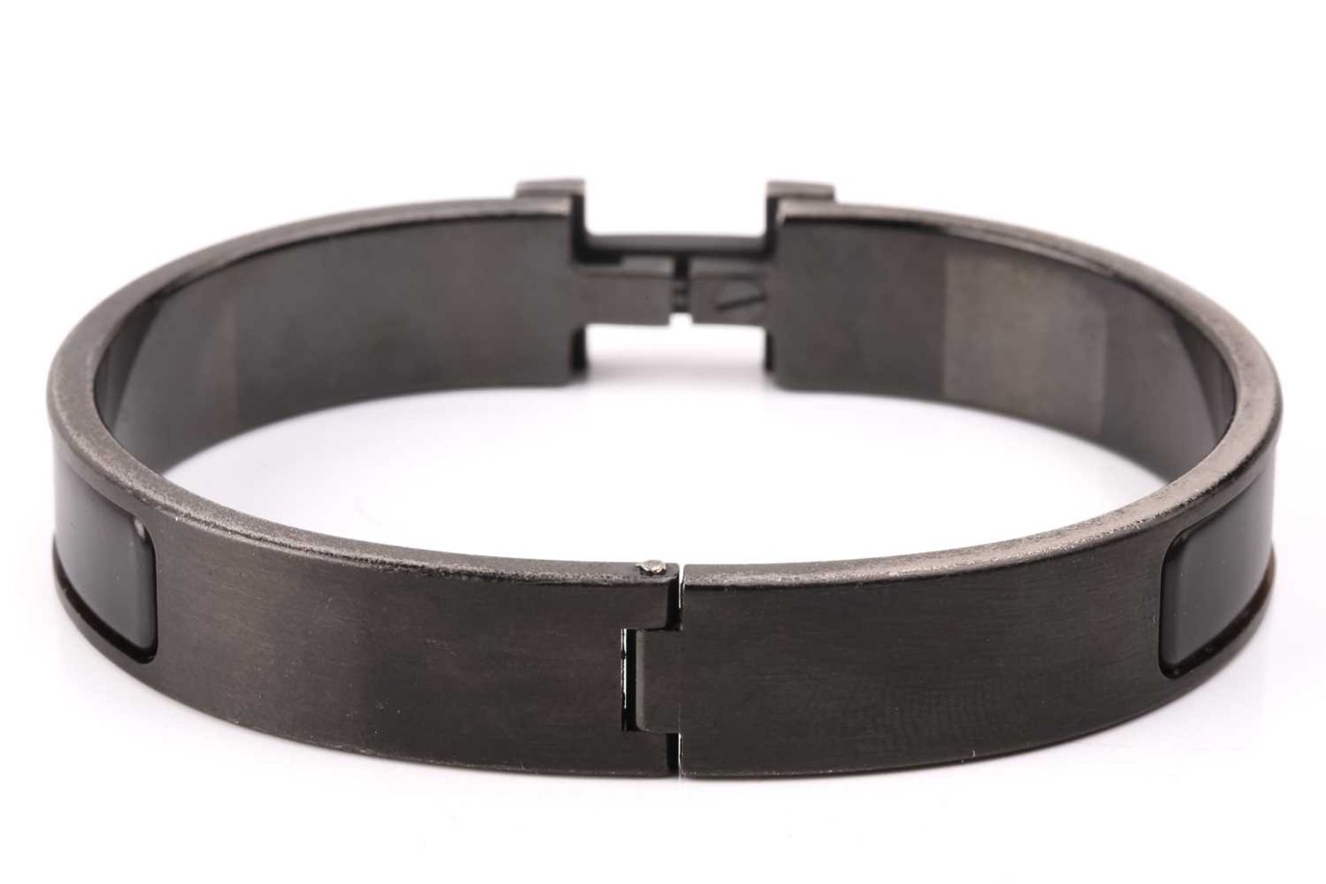 Hermès - a narrow 'Clic HH So Black' bracelet with matte enamel and plated hardware, signed and - Image 3 of 4