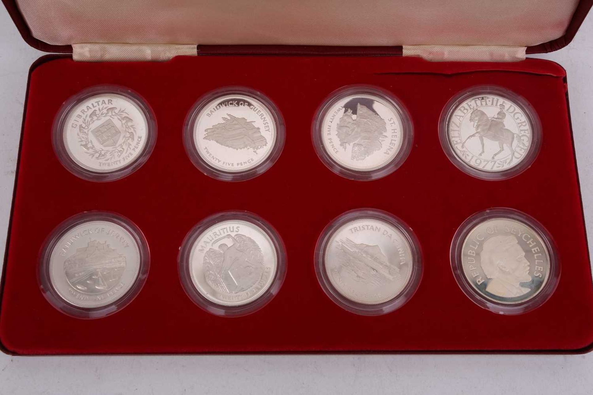 A cased set of eight proof silver encapsulated crown pieces, to commemorate Queen Elizabeth II - Image 5 of 15