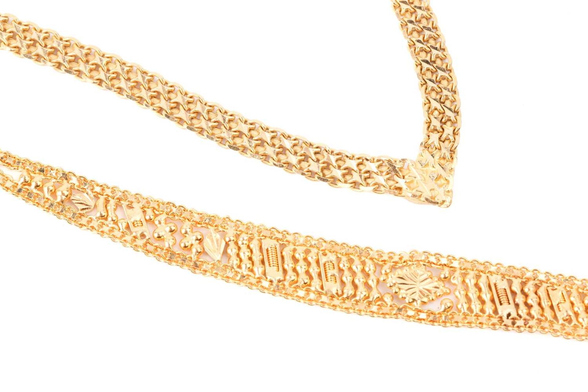 Two 22ct yellow gold bracelets; the first bracelet of chevron form, comprising a bismarck link chain - Image 4 of 5