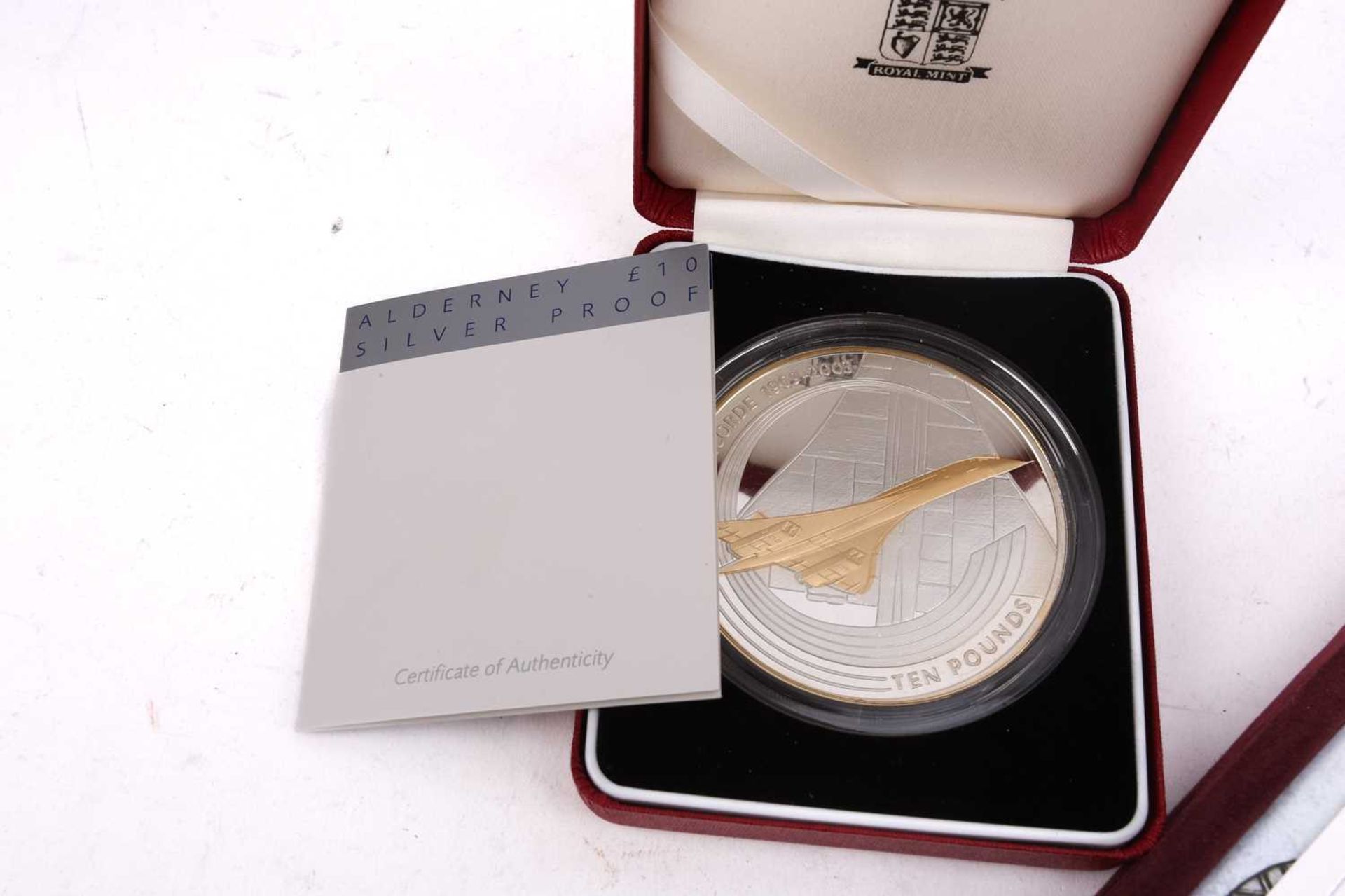 A cased set of eight proof silver encapsulated crown pieces, to commemorate Queen Elizabeth II - Image 10 of 15