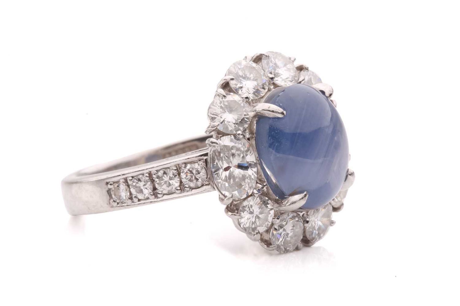 A star sapphire and diamond entourage ring, centred with a star sapphire of 9.7 x 7.7 x 6.0 mm, with - Image 4 of 6