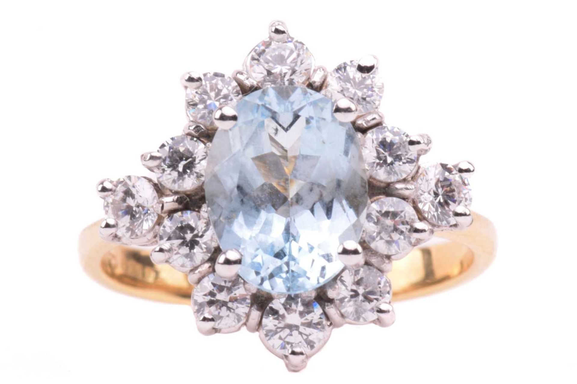 An aquamarine and CZ cluster ring in 18ct gold, comprising an oval-cut aquamarine of light blue - Image 2 of 5