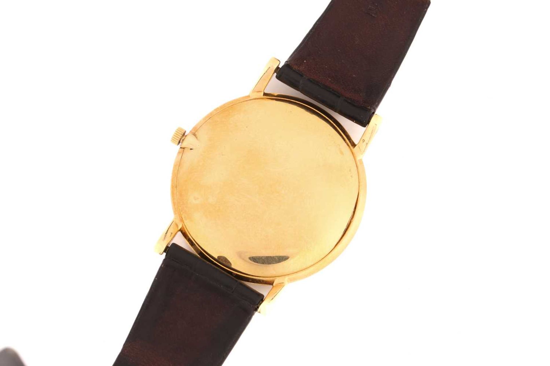 A Vacheron Constantin ultra-thin gold wristwatch, featuring a Swiss-made hand-wound ultra-thin - Image 5 of 10