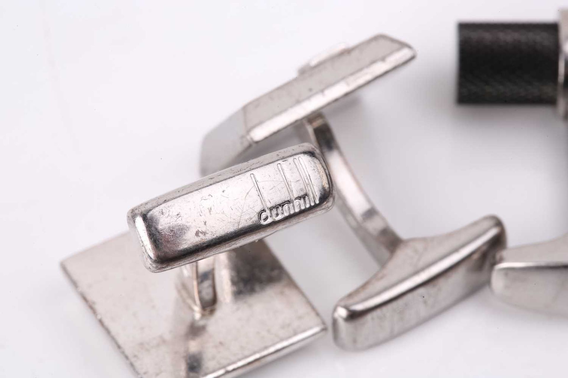 Five pairs of cufflinks; comprising a pair of Dunhill silver cufflinks inset with mother-of-pearl - Image 5 of 7