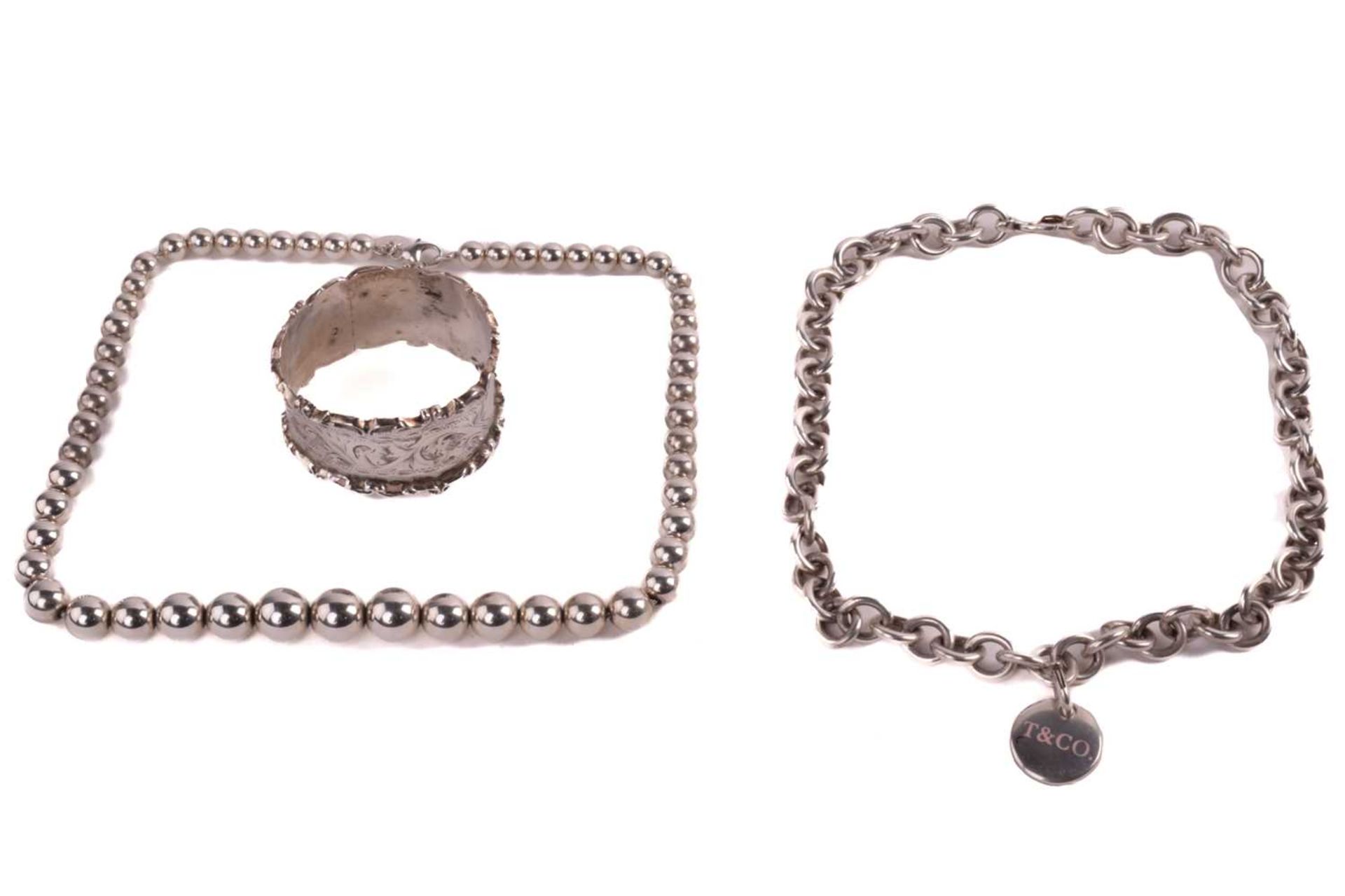 Two Tiffany & Co. silver necklaces and a napkin ring; the Tiffany Hardwear graduated ball - Image 2 of 10