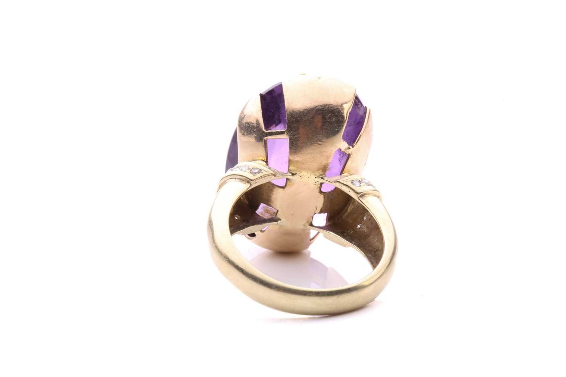A large amethyst cocktail ring, set with an oval fancy cut amethyst of 25mm x 18mm x 14mm, each - Image 5 of 8