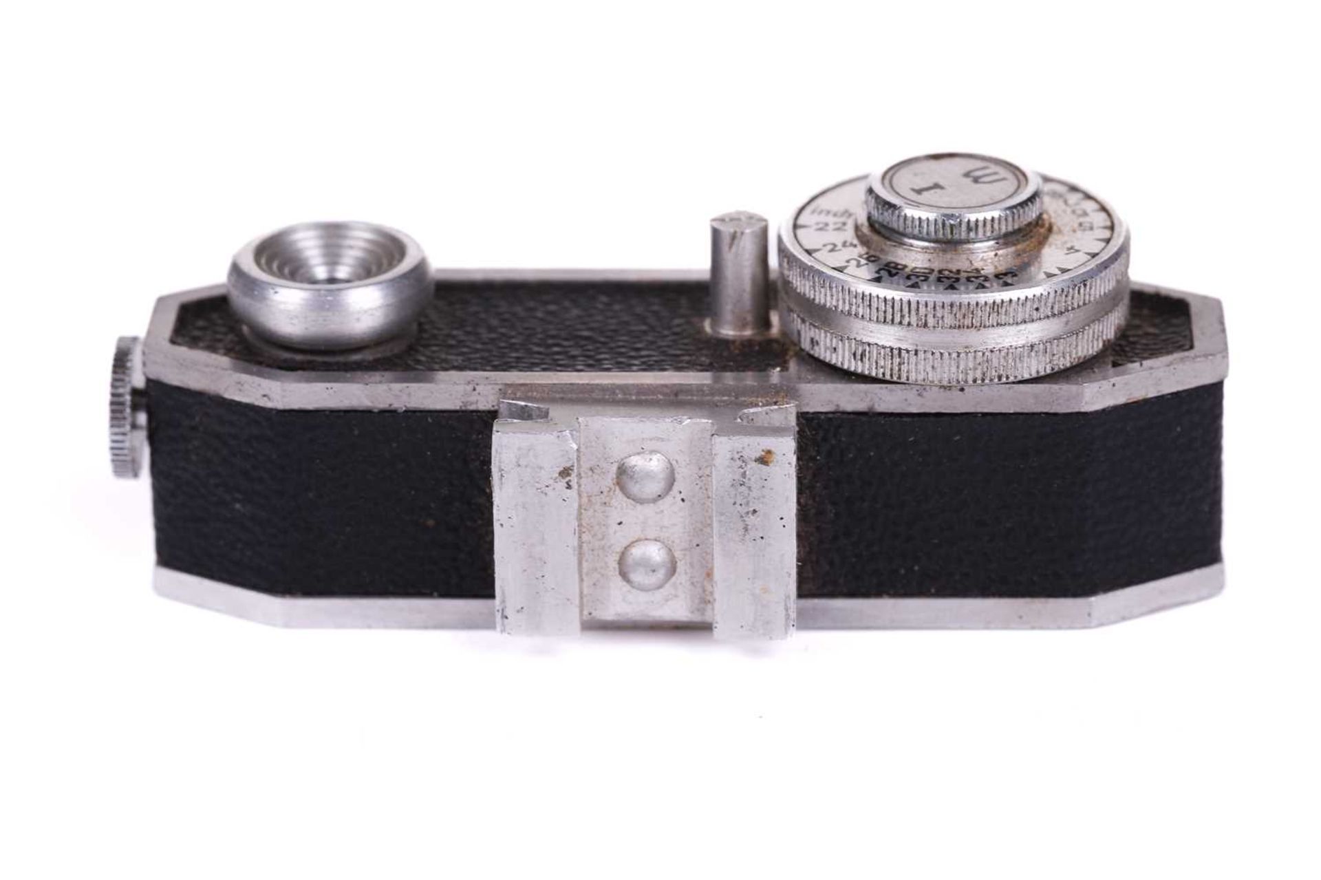 A Leica model If 35mm camera, serial number 682554, (1955 Red Dial), with two accessory shoes, Leitz - Image 9 of 15