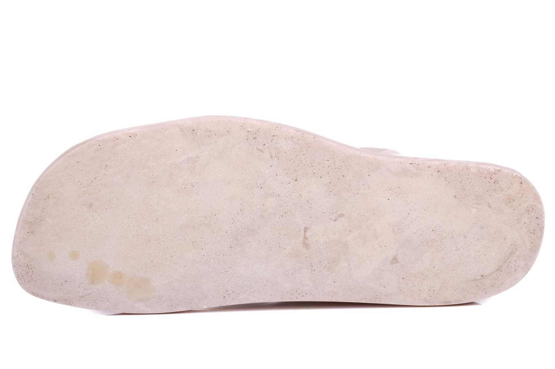 A composite stone grand tour-style sculpture of a foot after the antique. 32 cm long x 12 cm wide - Image 5 of 5