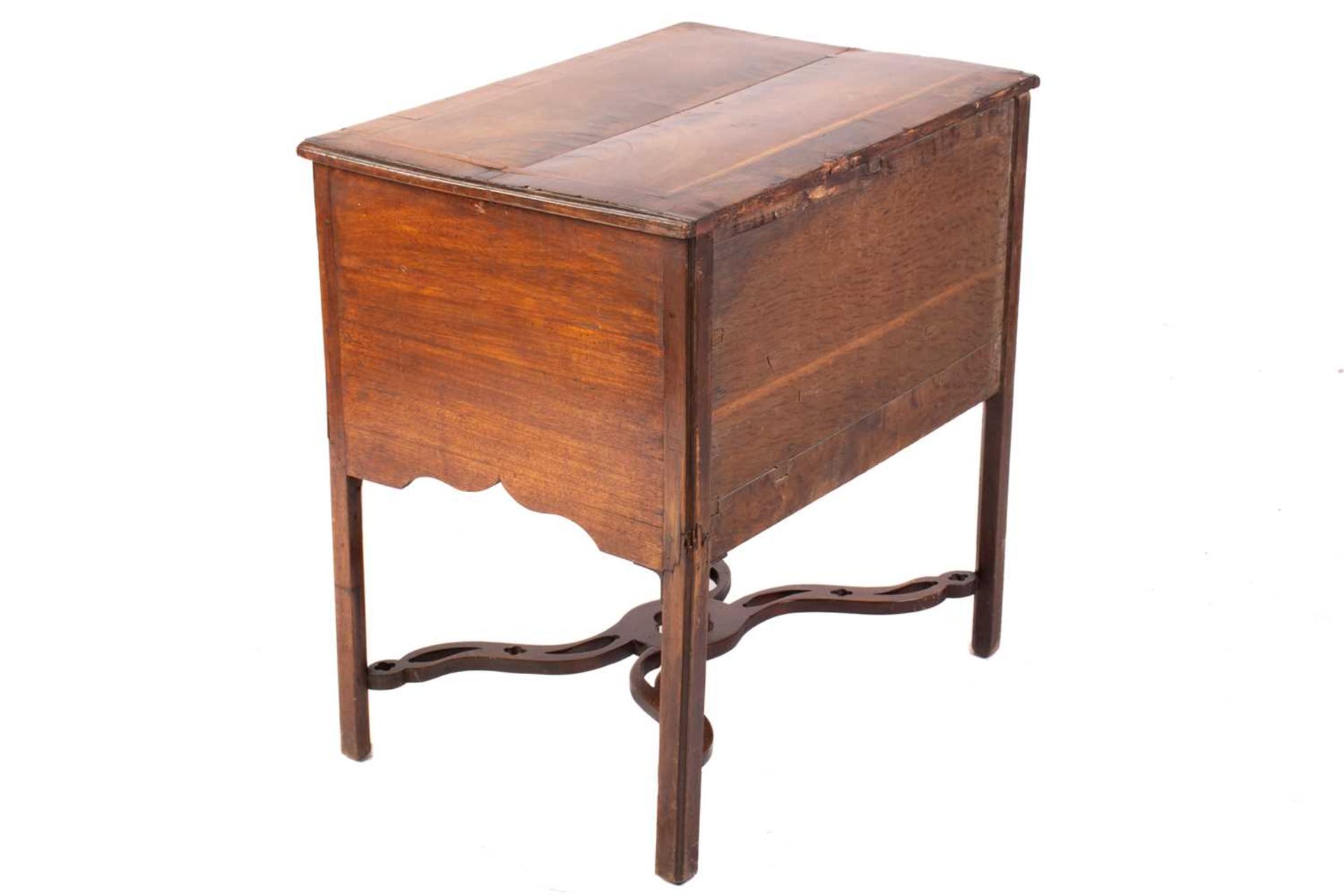 A George III mahogany kneehole lowboy with cross and feather banded top above a single frieze drawer - Image 5 of 6