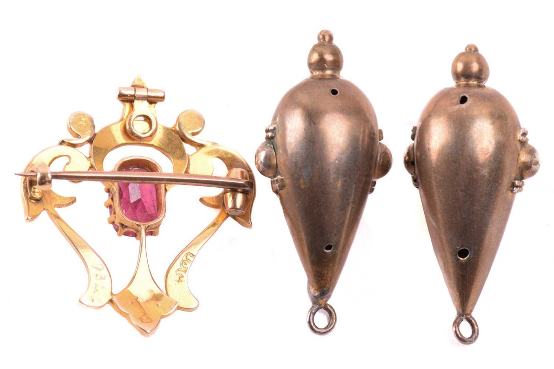 A small collection of jewellery items; to include a Victorian garnet brooch, of quatrefoil form, set - Image 6 of 6