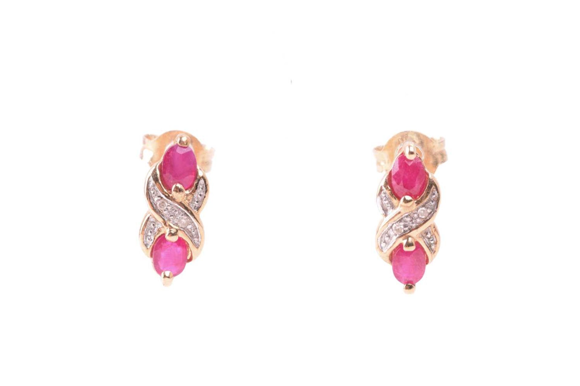 A ruby necklace and earrings ensuite together with a dress ring; the pendant set with three oval-cut - Image 5 of 8