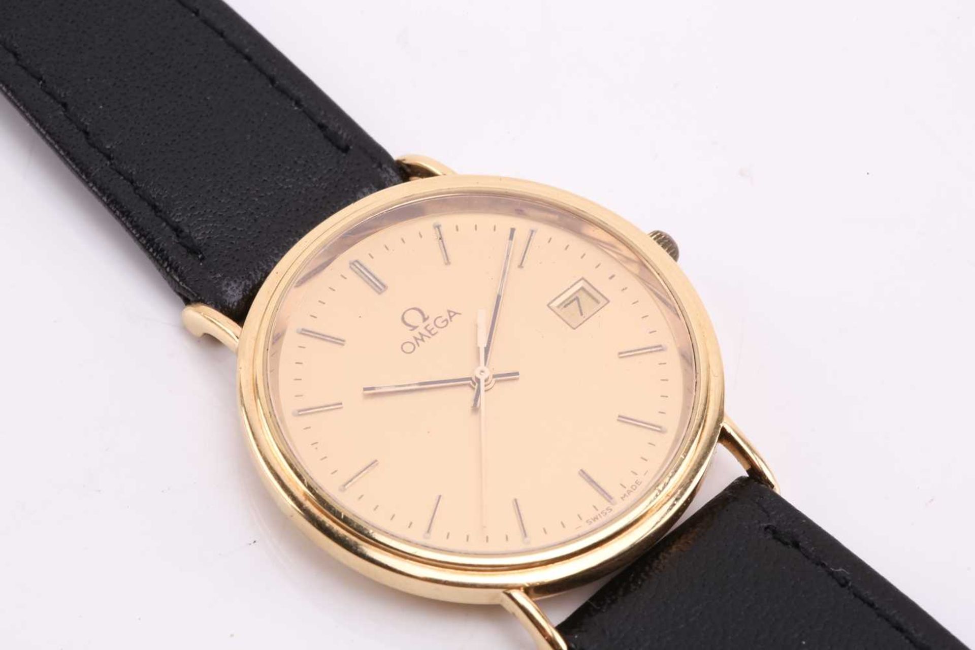 An Omega 18k quartz wristwatch ref. 53542414, the gold dial having batton hour markers and date - Image 5 of 8