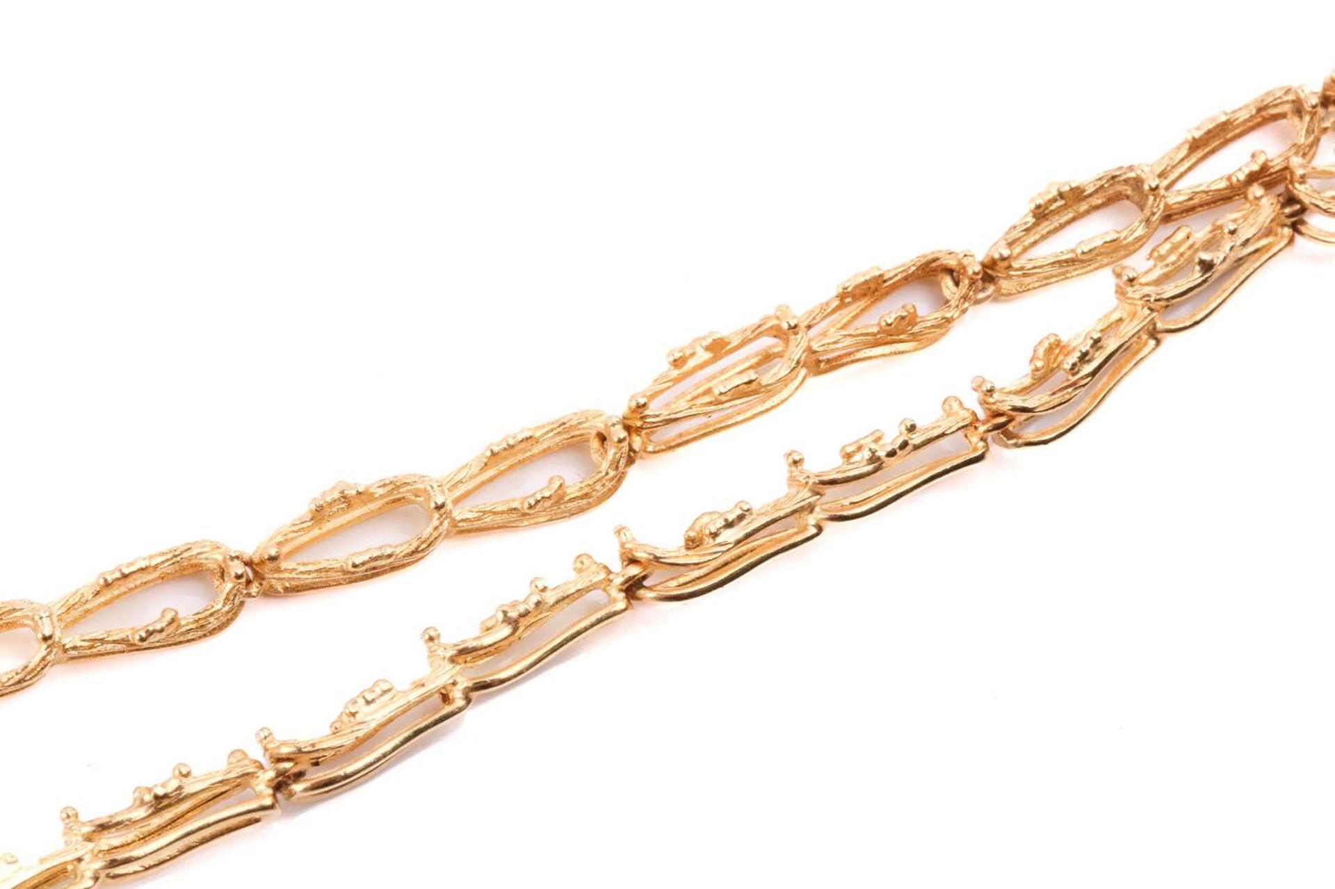 A Modernism fancy link necklace in 18ct yellow gold, composed of textured links with bead details, - Image 4 of 5