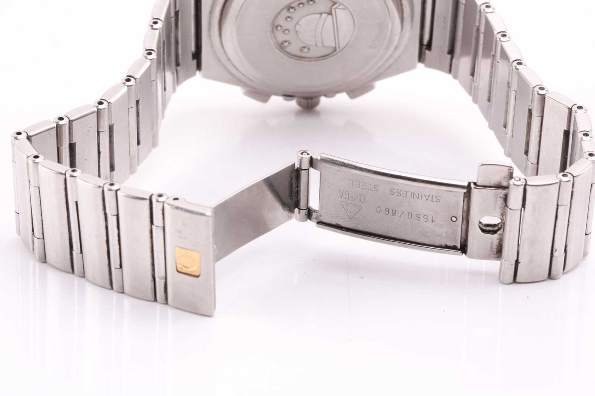 An Omega Constellation chronograph watch, featuring a Swiss-made quartz movement calibre: 1270 in - Image 5 of 8