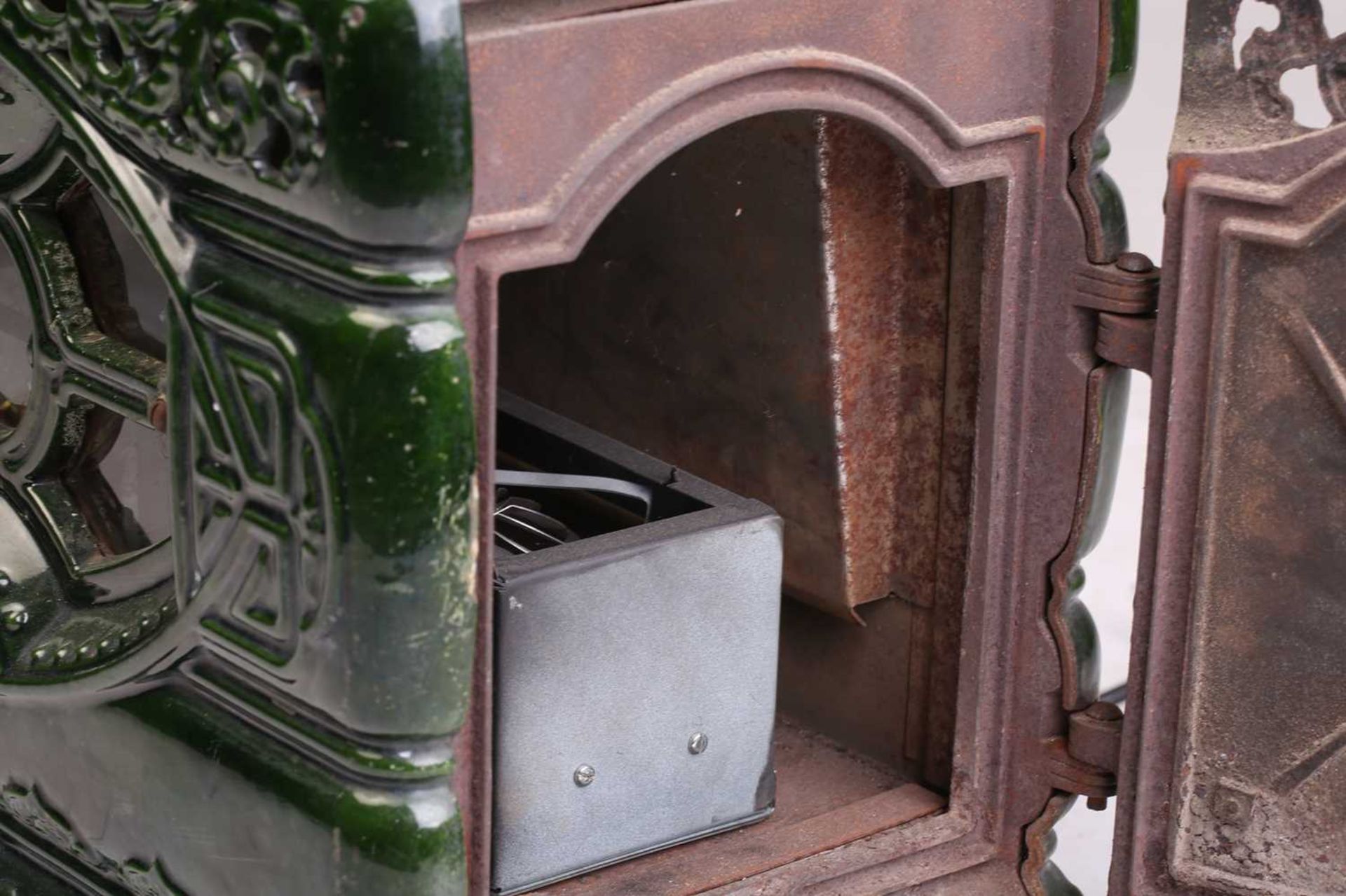 A Faure Revin 'Mah Jong' green enamelled stove, converted into an electric heater, 50 cm wide, 46 cm - Image 6 of 15