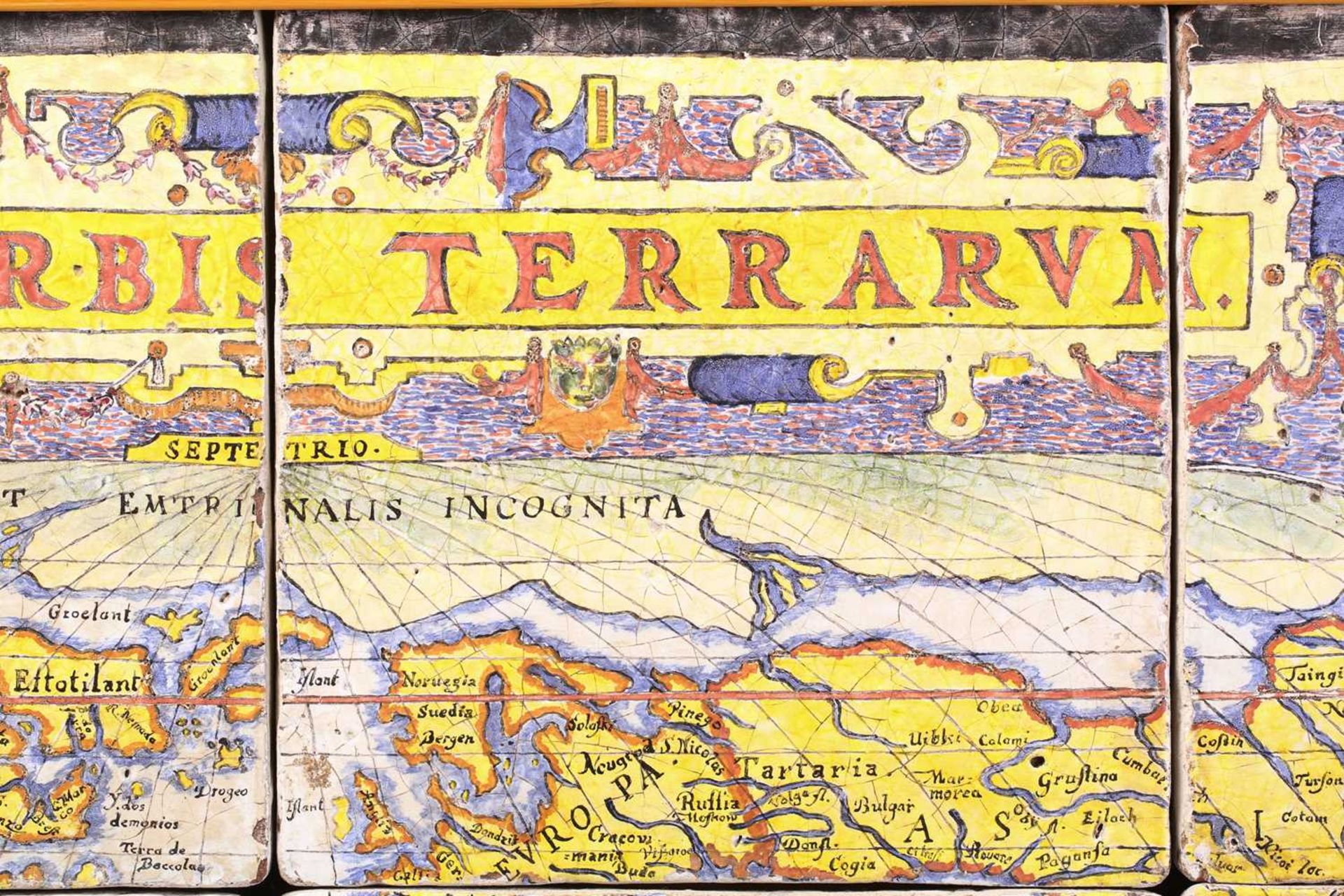 After Abraham Ortelius (Flemish, 1527-1598), 'Typus Orbis Terrarum', a continental tin-glazed - Bild 13 aus 15