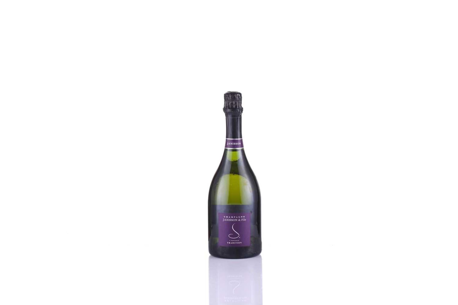 Nine mixed bottles comprising three Rathfinny Classic Cuvee Sussex Sparkling Wine, 2018, 750ml, - Bild 9 aus 28