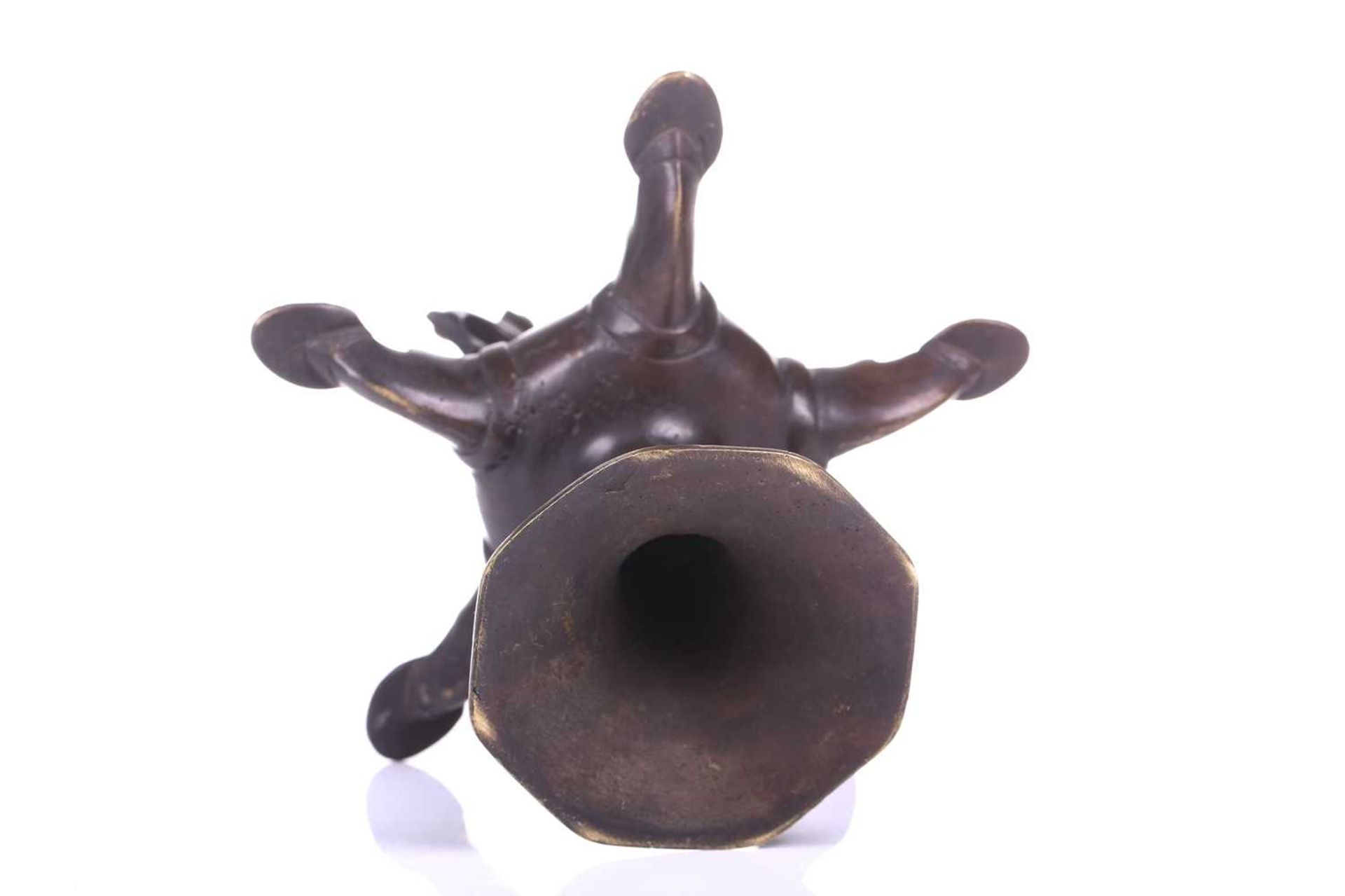 A Bactrian-style oil lamp, with five spouts around a central hinged lid and two mythical beast - Image 6 of 10