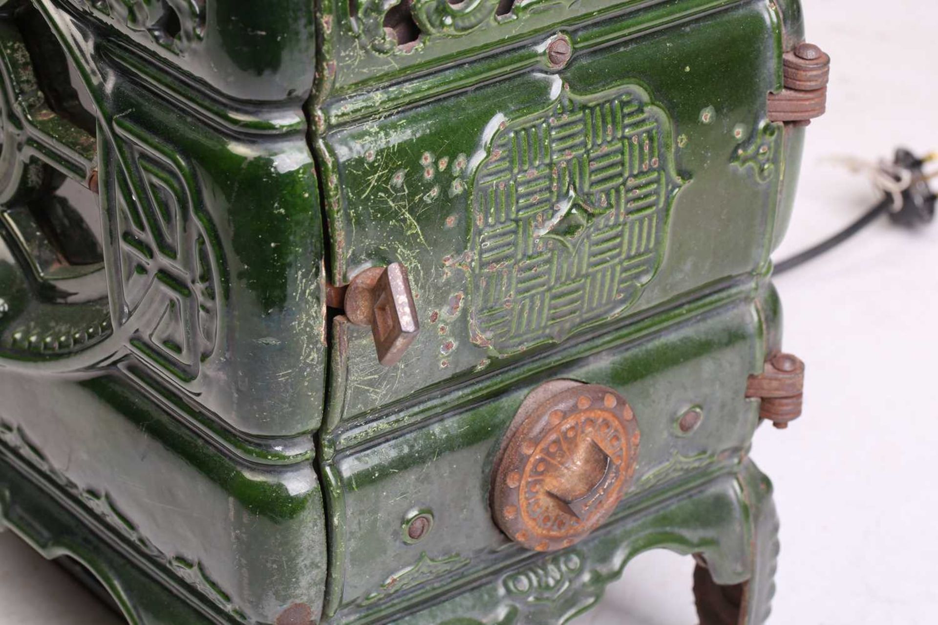 A Faure Revin 'Mah Jong' green enamelled stove, converted into an electric heater, 50 cm wide, 46 cm - Image 9 of 15