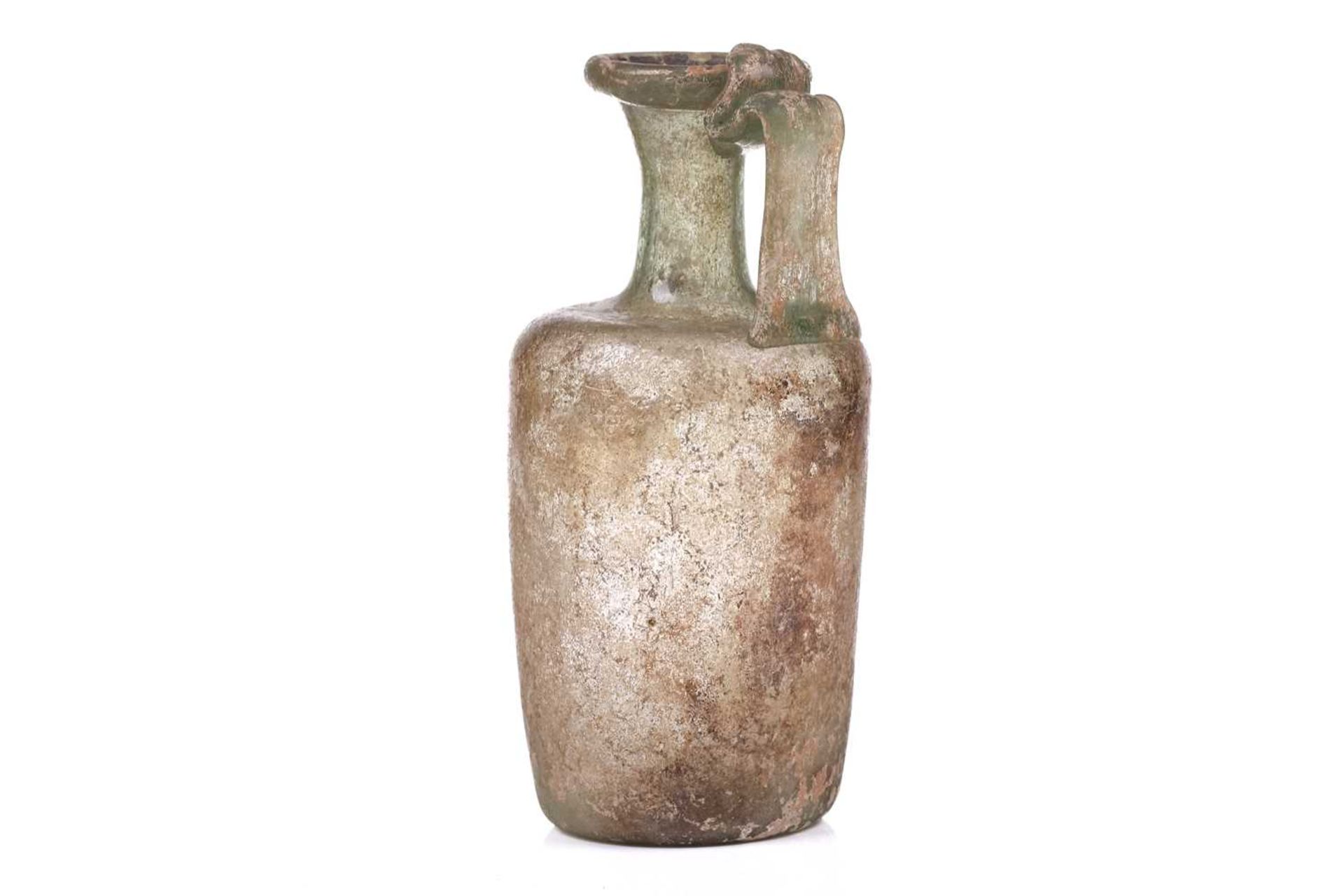 A Roman glass oil ewer of slightly perpendicular form with moulded strap handle to the everted - Bild 3 aus 7